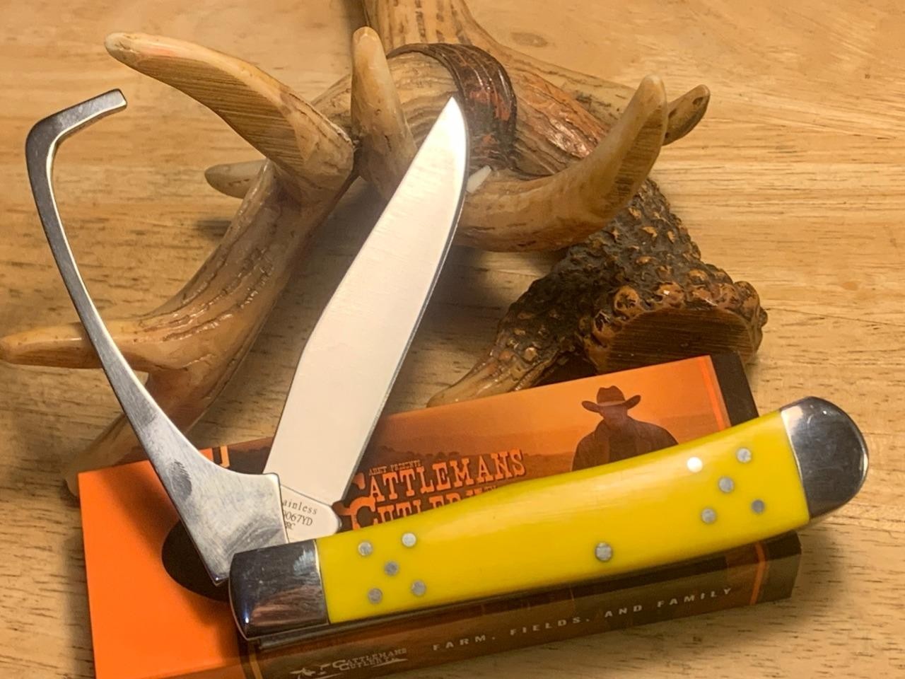 Cattleman’s Cutlery Hoof Pick Trapper Yellow Delrin 4 1/8″ Pocket Knife CC0067YD
