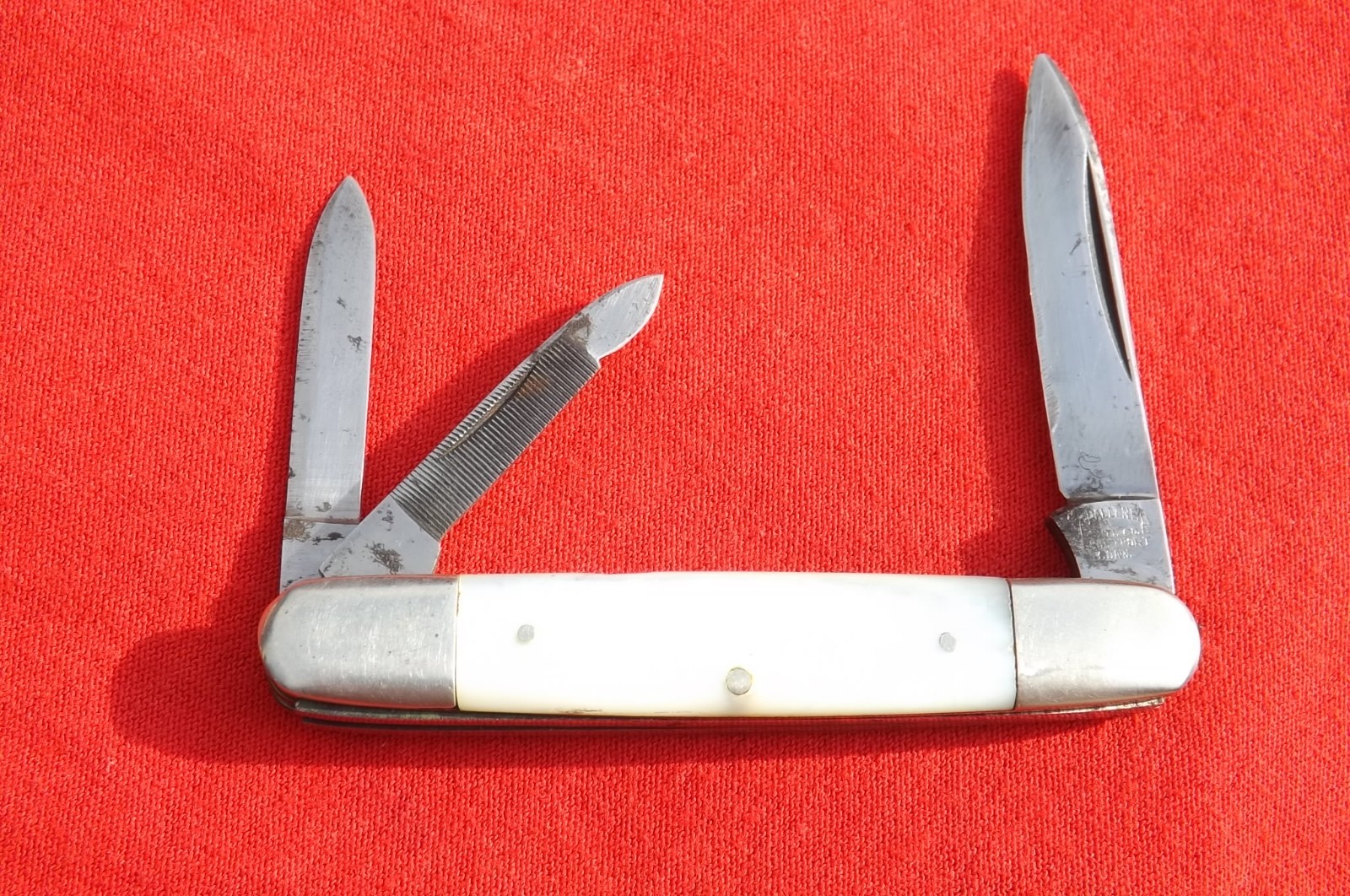 Vintage Challenge Cut Co Bridgeport Conn 3 Blade Mother Of Pearl Knife WHITTLER