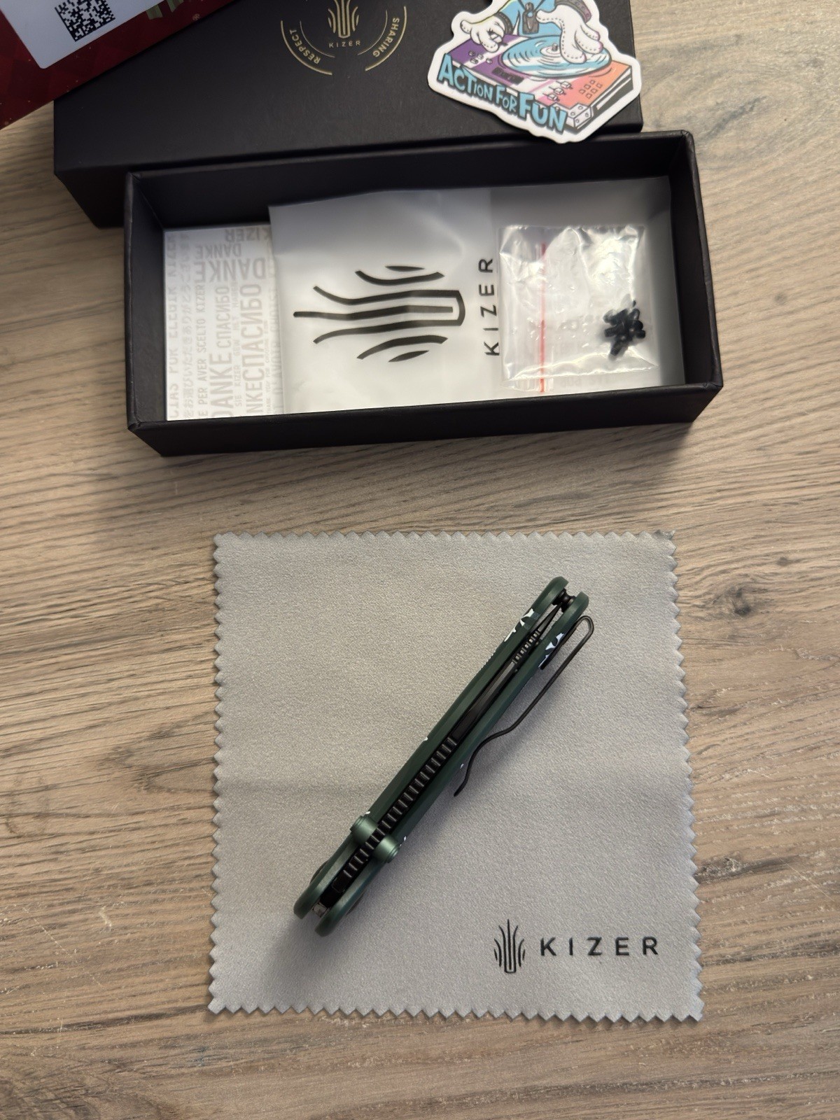 Kizer Drop Bear 2 Limited Edition Christmas 2025 Button Lock NEW – V3619.2CDMC1
