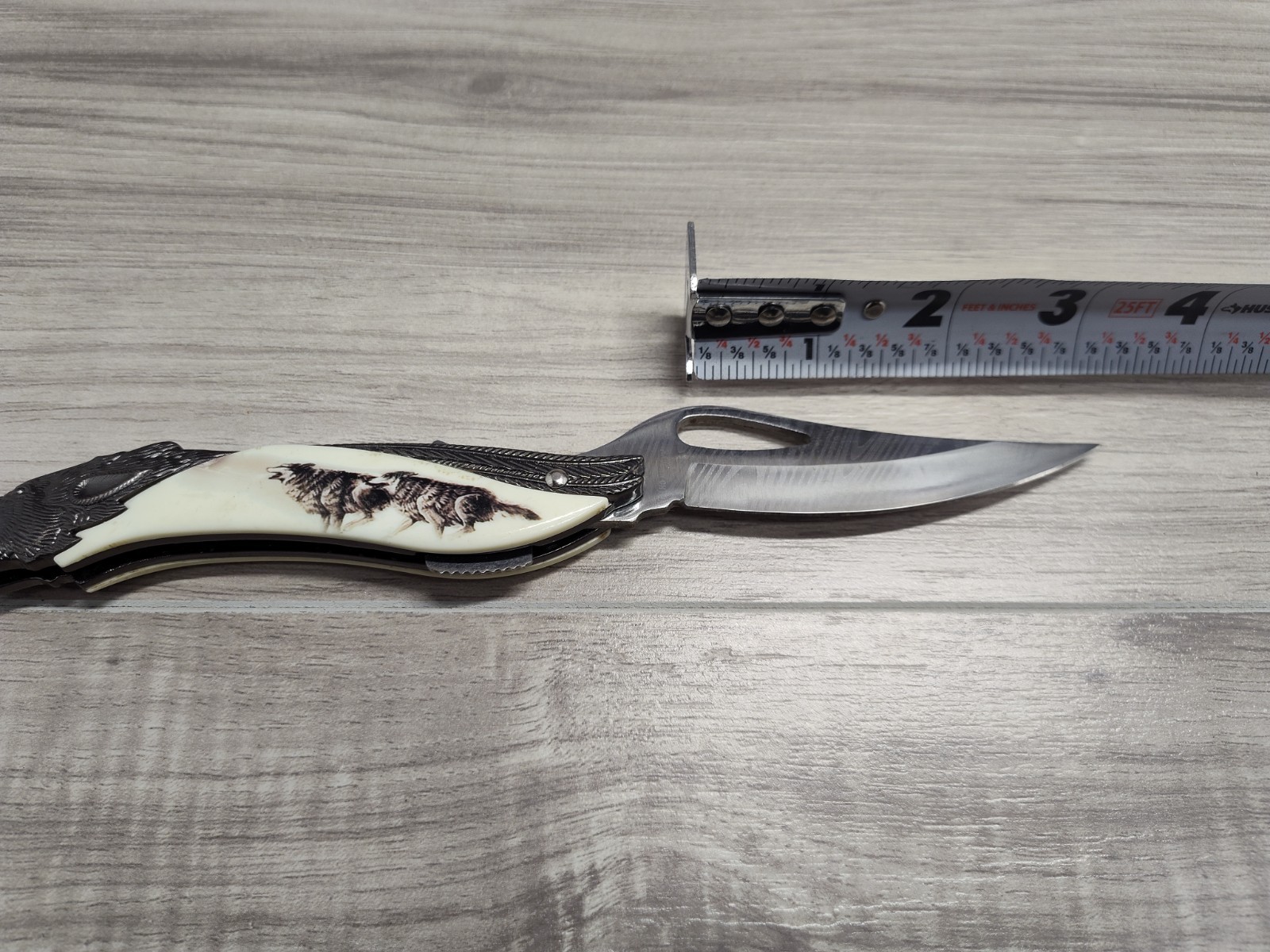 Wolf Motif Folding Pocketknife Clip Point Plain Edge White Black 2.76-4in Blade