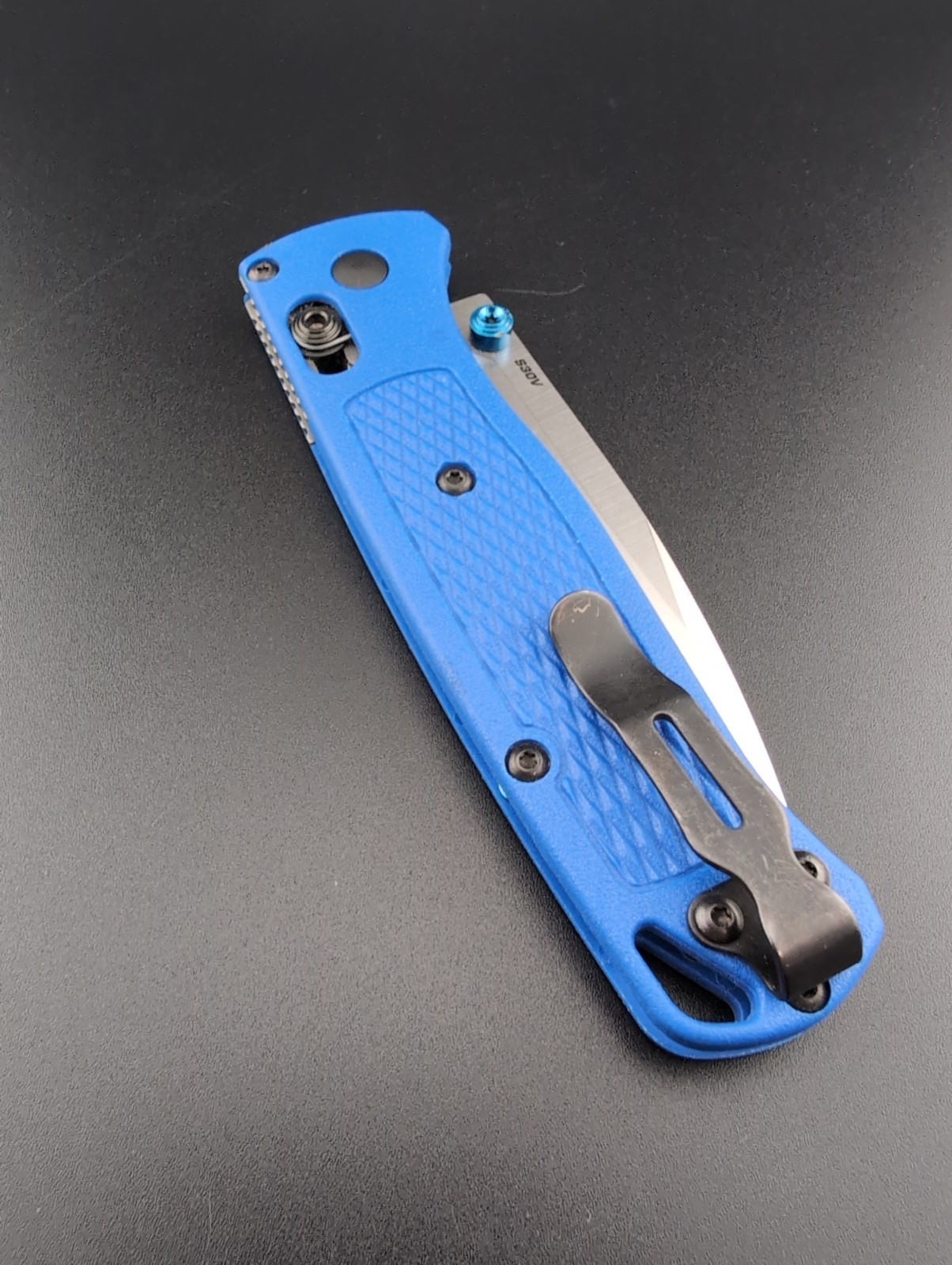 Benchmade – 535 Bugout – Blue Grivory Handles S30V Plain Satin Blade – BS-155