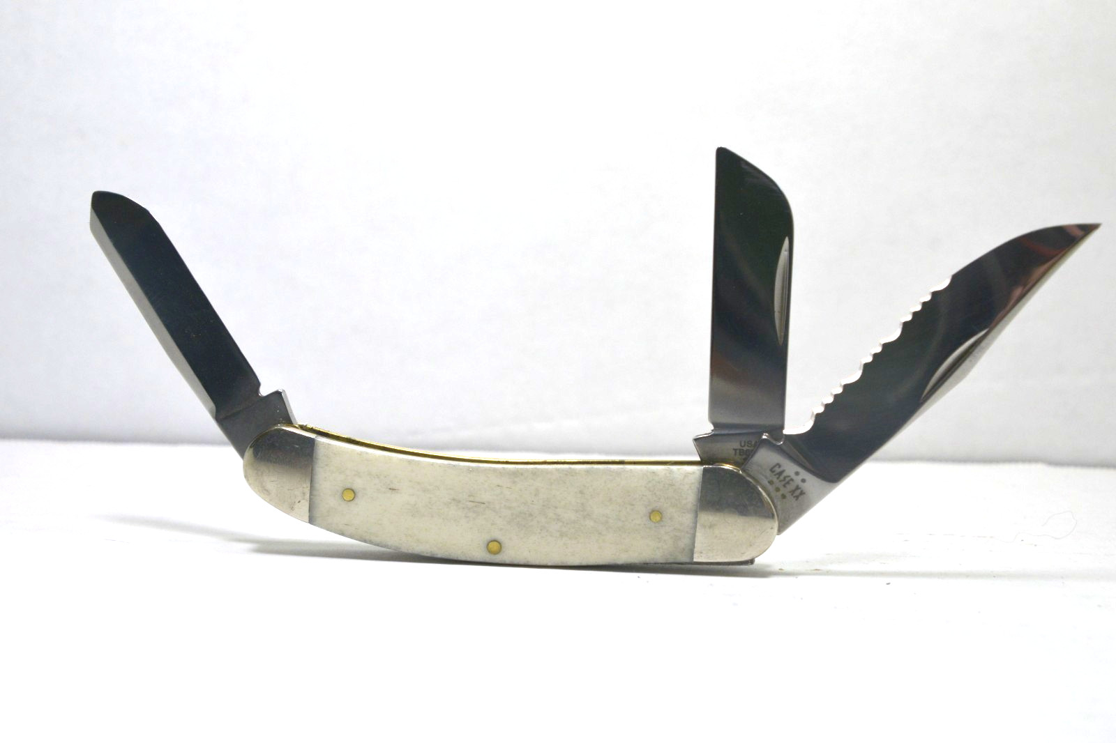 Case XX TB6339 Tony Bose Natural Smooth Bone Pocketknife 2025, serrated edge