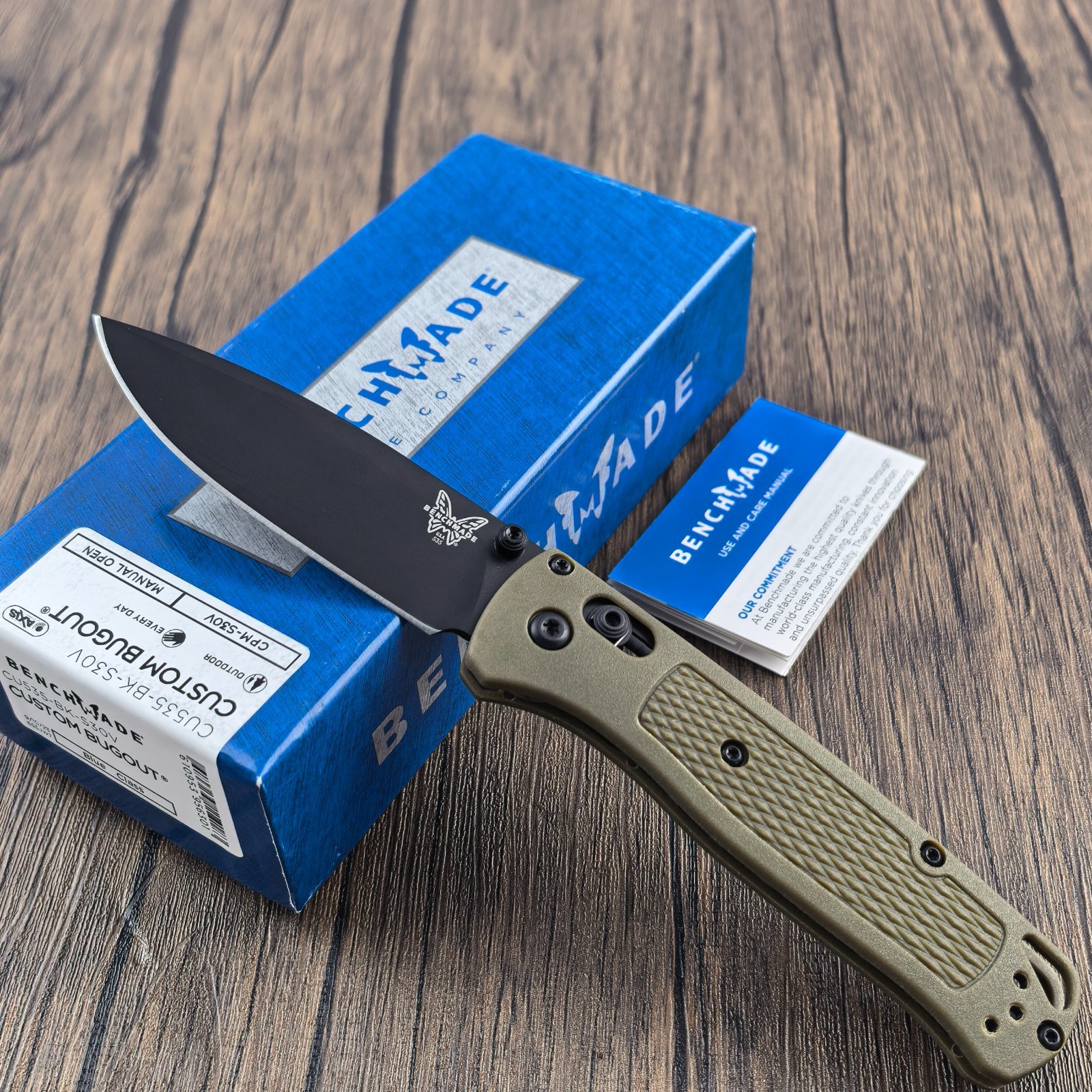 Benchmade-Knives 535 Bugout-Green CF-Elite Handle CPM-S30V-Steel Knives
