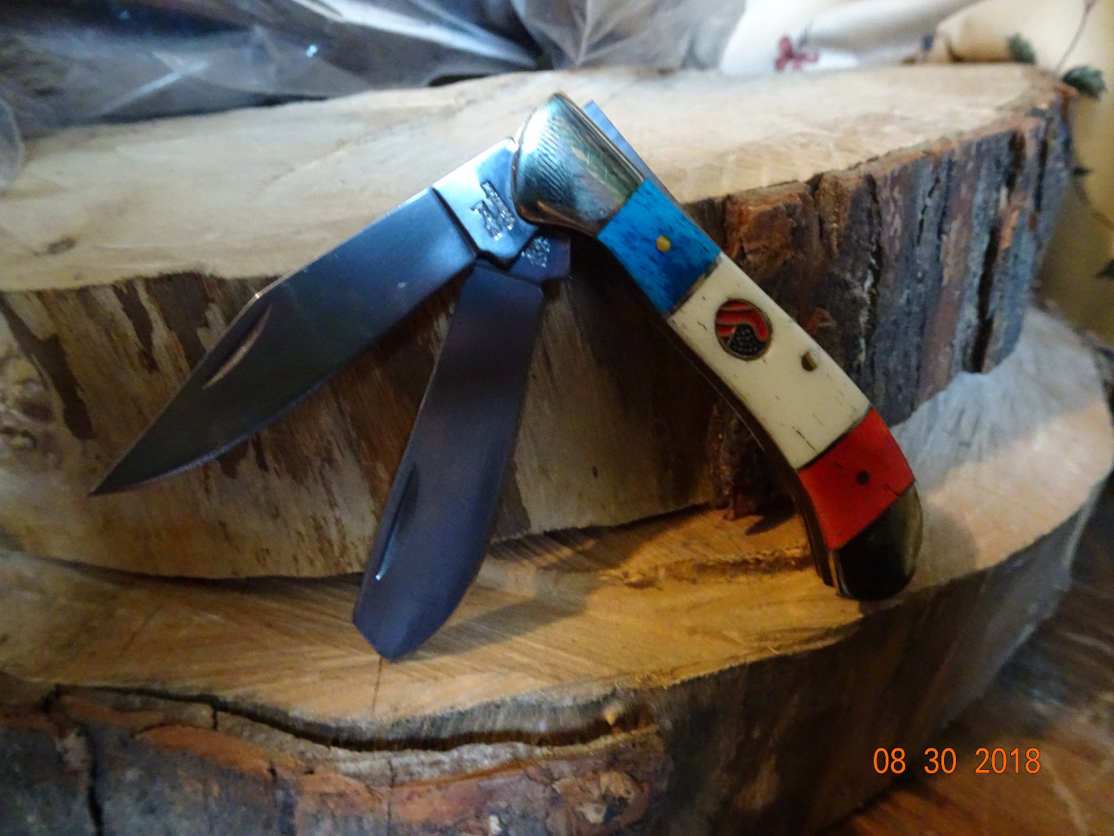 STEEL WARRIOR 3 3/8″ CLO SADDLEHORN POCKET KNIFE 440 BLADES RED WHITE BLUE BONE