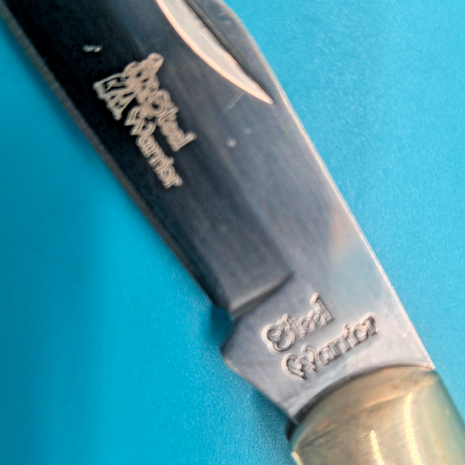 2 (TWO) STEEL WARRIOR BONE HANDLE LOCKBACK POCKET KNIVES. 3.5 «& 3» HANDLES.