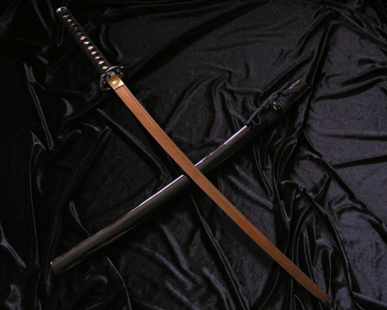 WONDERFUL KATANA WITH AN UNUSUAL BLADE – DAMAST + TR-026 STAND