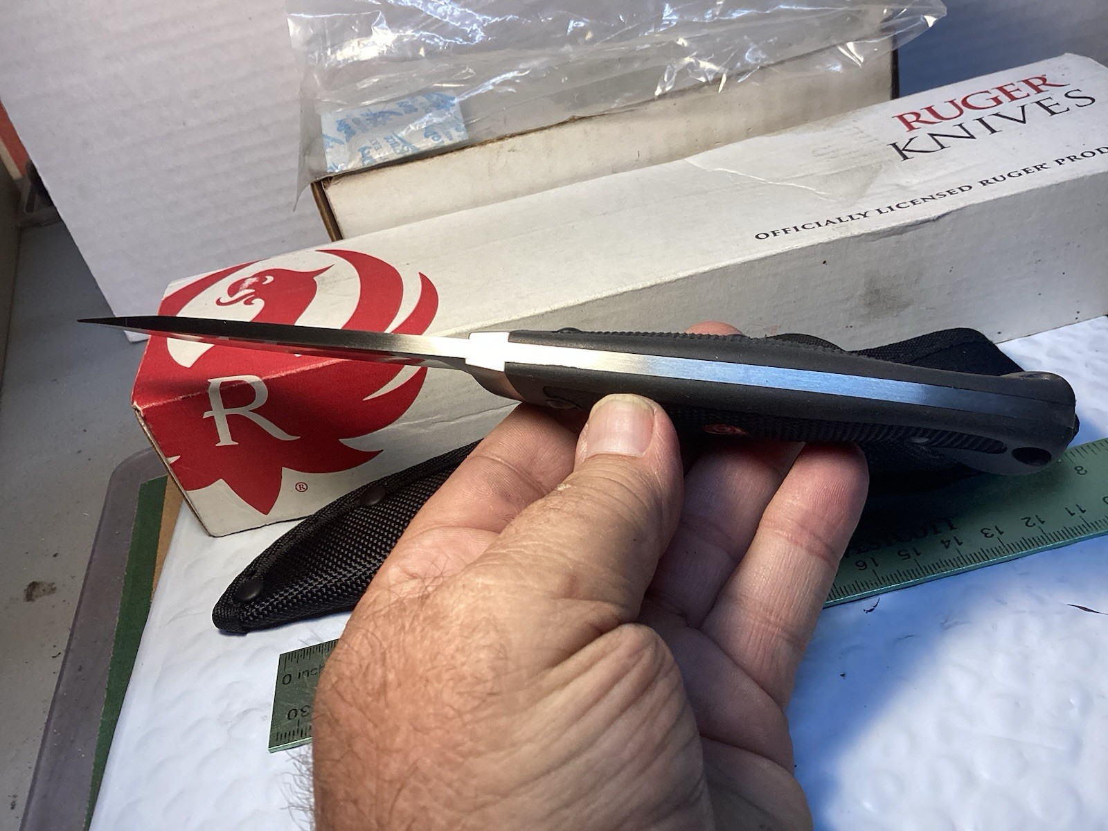 Ruger Accurate CRKT Fixed Blade Hunting Knife R2201 Harsey Design. NOS IN BOX