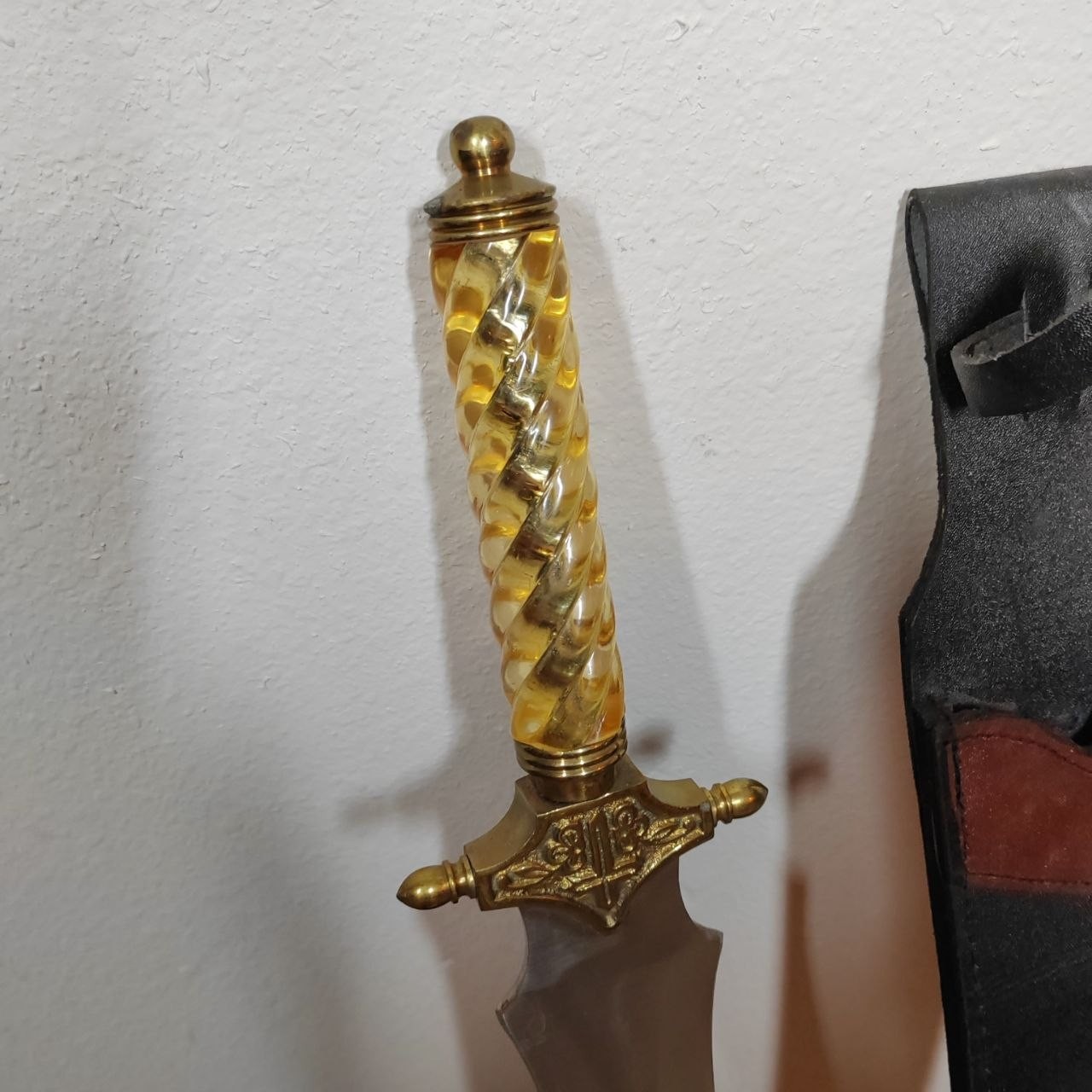 Decorative Fantasy Dagger w/ Sheath Amber Style Handle Display Collectible