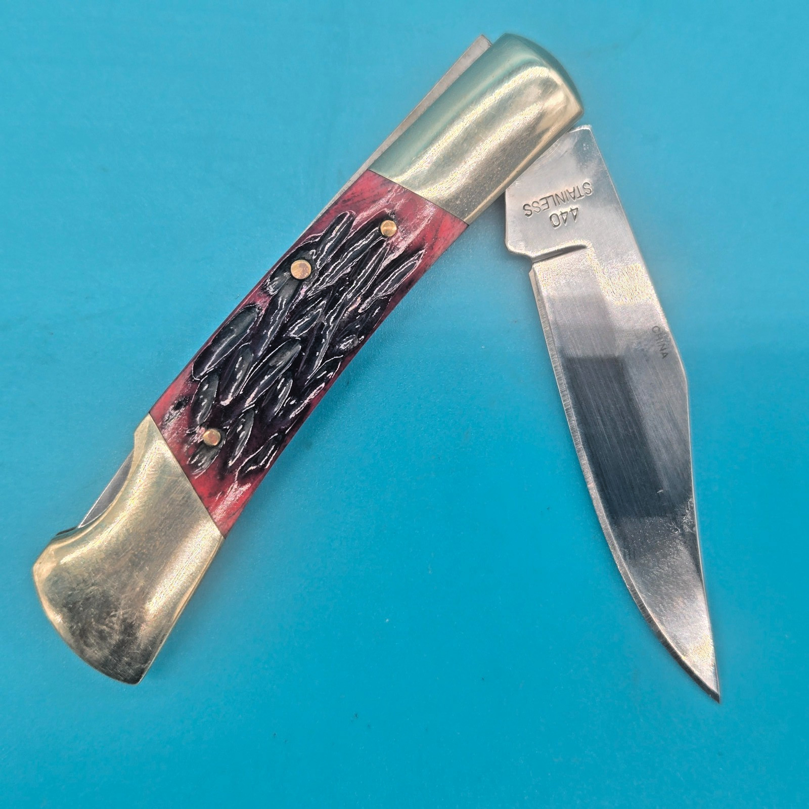 2 (TWO) STEEL WARRIOR BONE HANDLE LOCKBACK POCKET KNIVES. 3.5 «& 3» HANDLES.