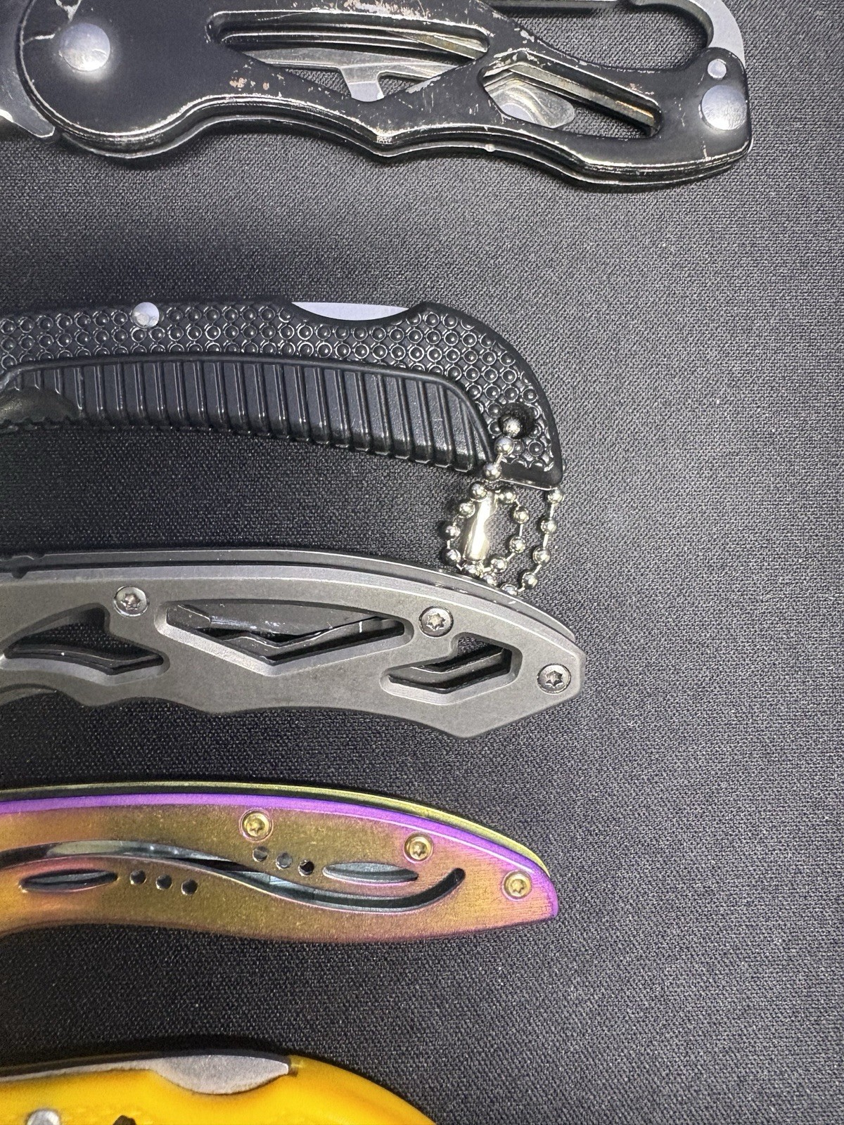 7 Count Lock Back EDC Knives. 2 Smith And Wesson 4 Non Branded 1 Key Knives