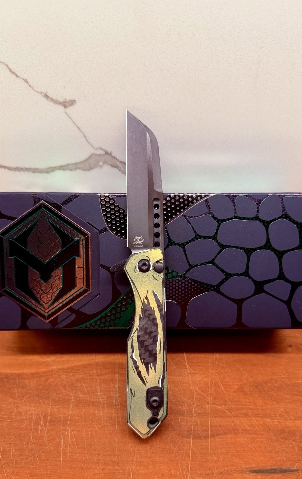 Heretic Jinn Manual DLC Carbon Fiber Gold Green Cel Shade Button Lock BNIB