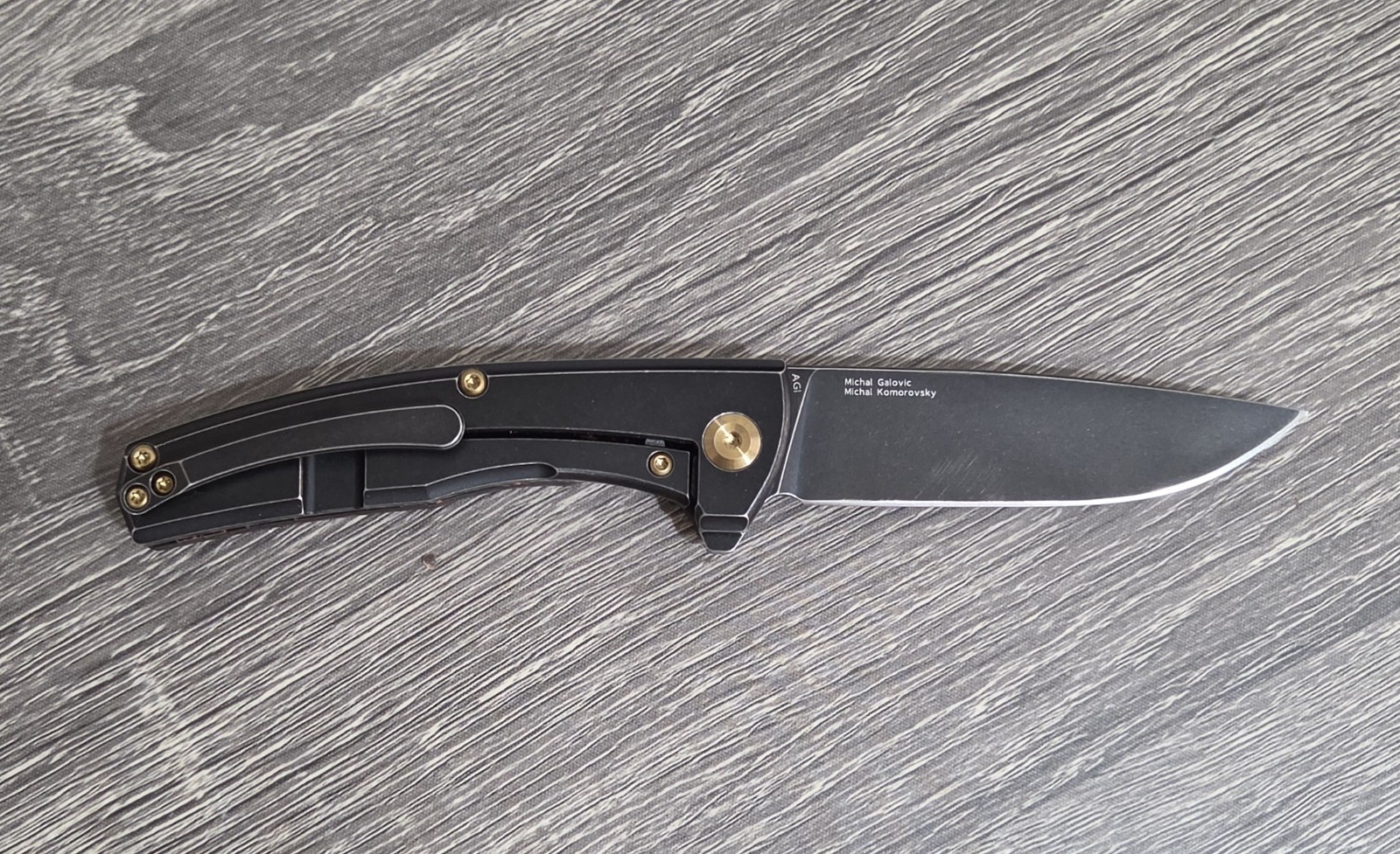 Kansept AGI K2037A3 – 2.94″ Blk Stonewash CPM S35VN – Copper CF – Titanium – EUC