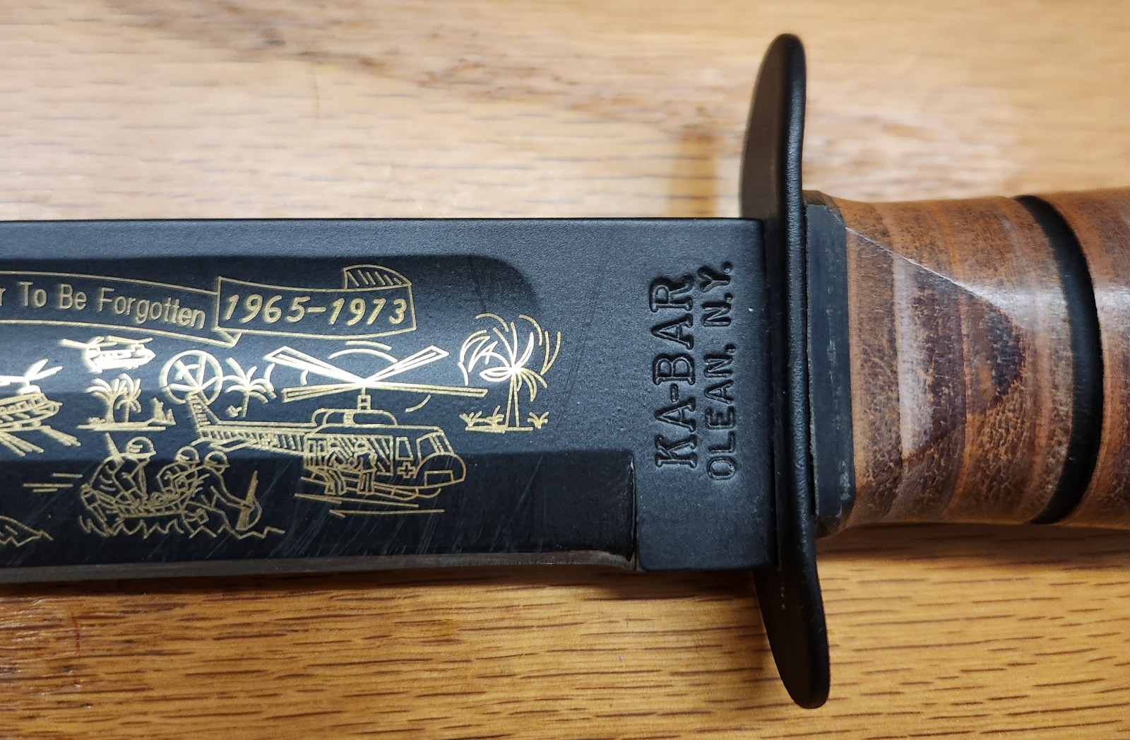KA-BAR USMC Fighting Knife #1217 Vietnam War Commemorative Edition Box + Sheath