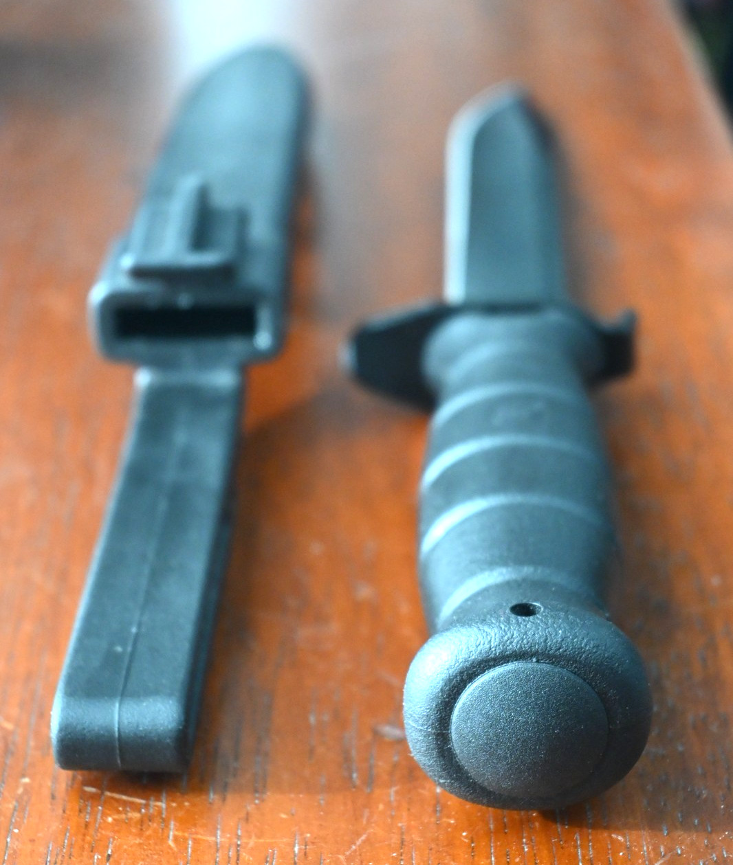 AUSTRIAN GLOCK 81 COMBAT KNIFE -NICE Sawback-