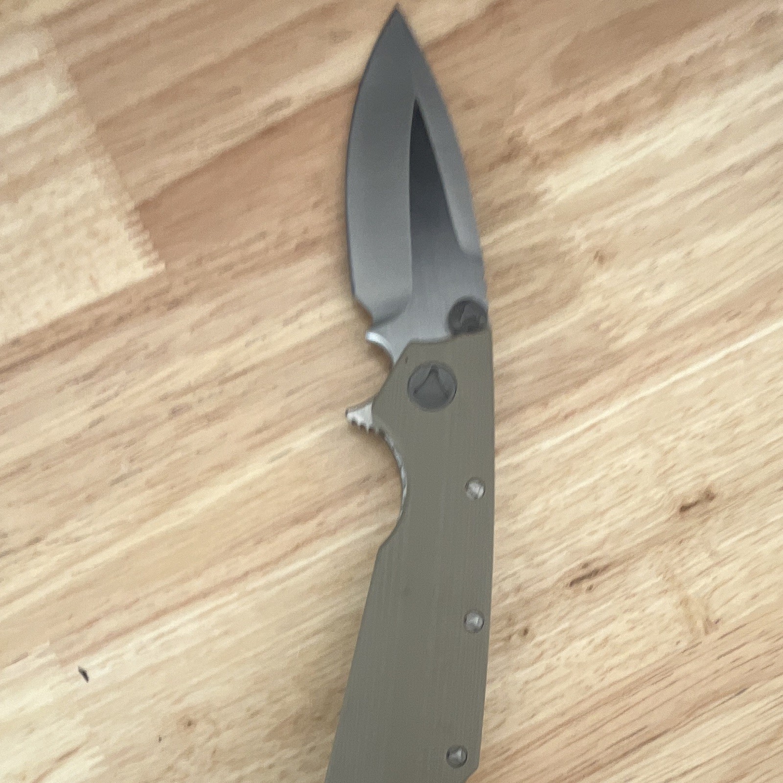 D2 Manual Frame Lock Drop Point Plain Edge Pocketknife Clip Green/reproduction