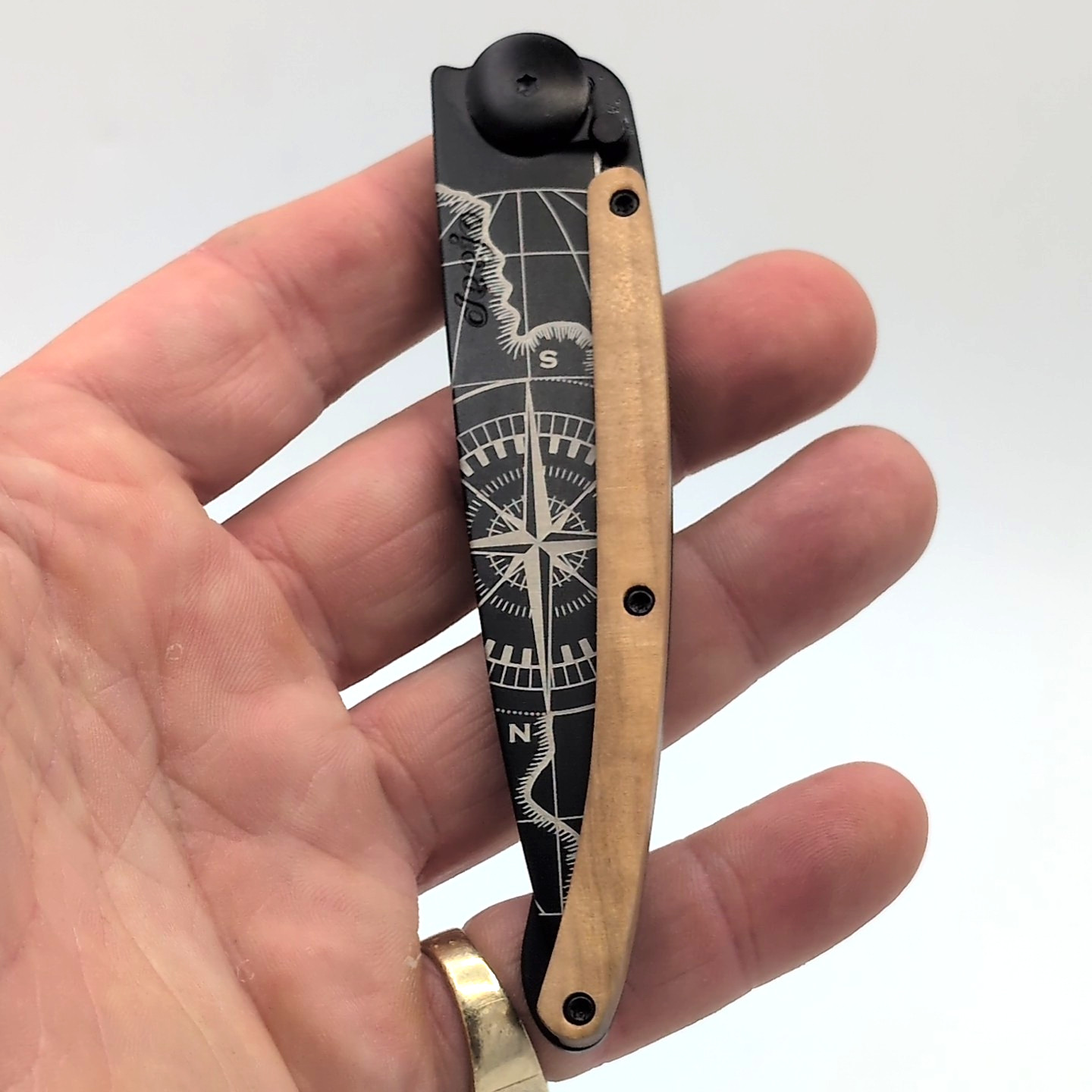 Deejo 37g Black Titanium | Terra Incognita | Juniper Wood Handle | 3.75″ Blade