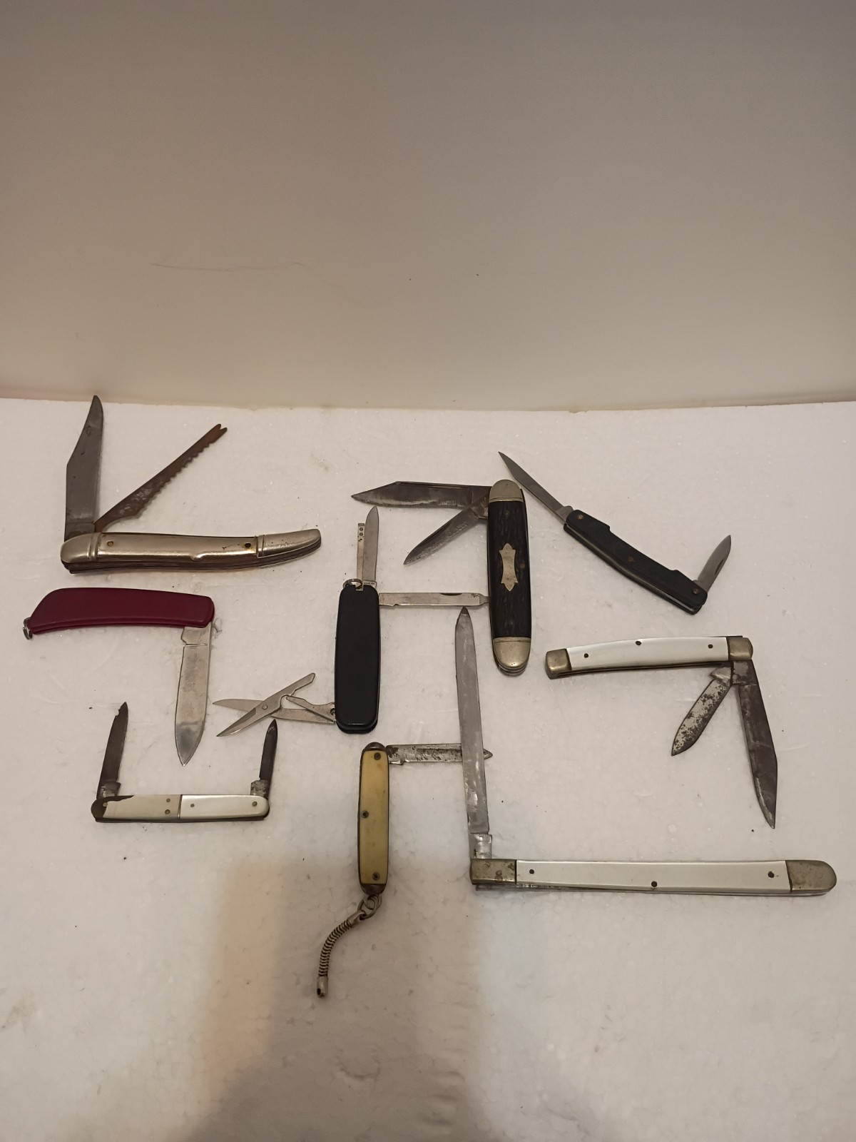 9 Vintage Knives Various Makes and Different Sizes None Perfect Condition