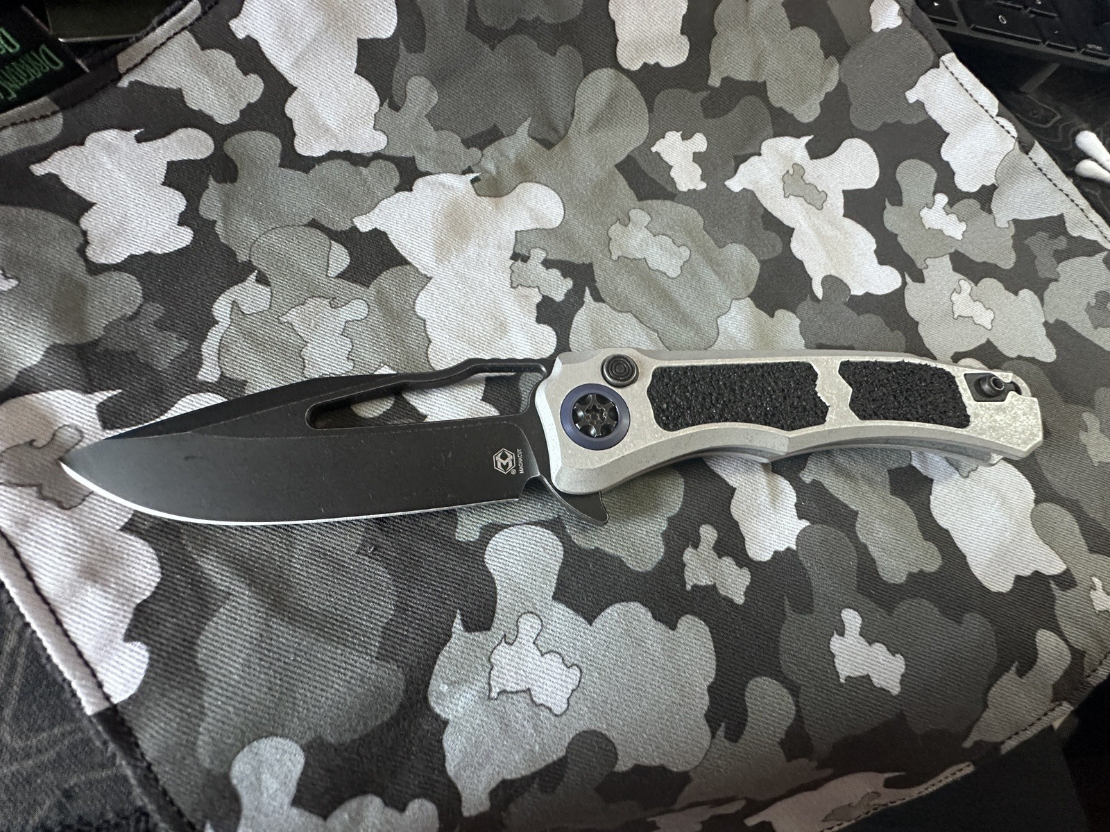 Heretic Knives Wraith V4 Manual Blizzardworn Clip Point Folding Knife Aluminum