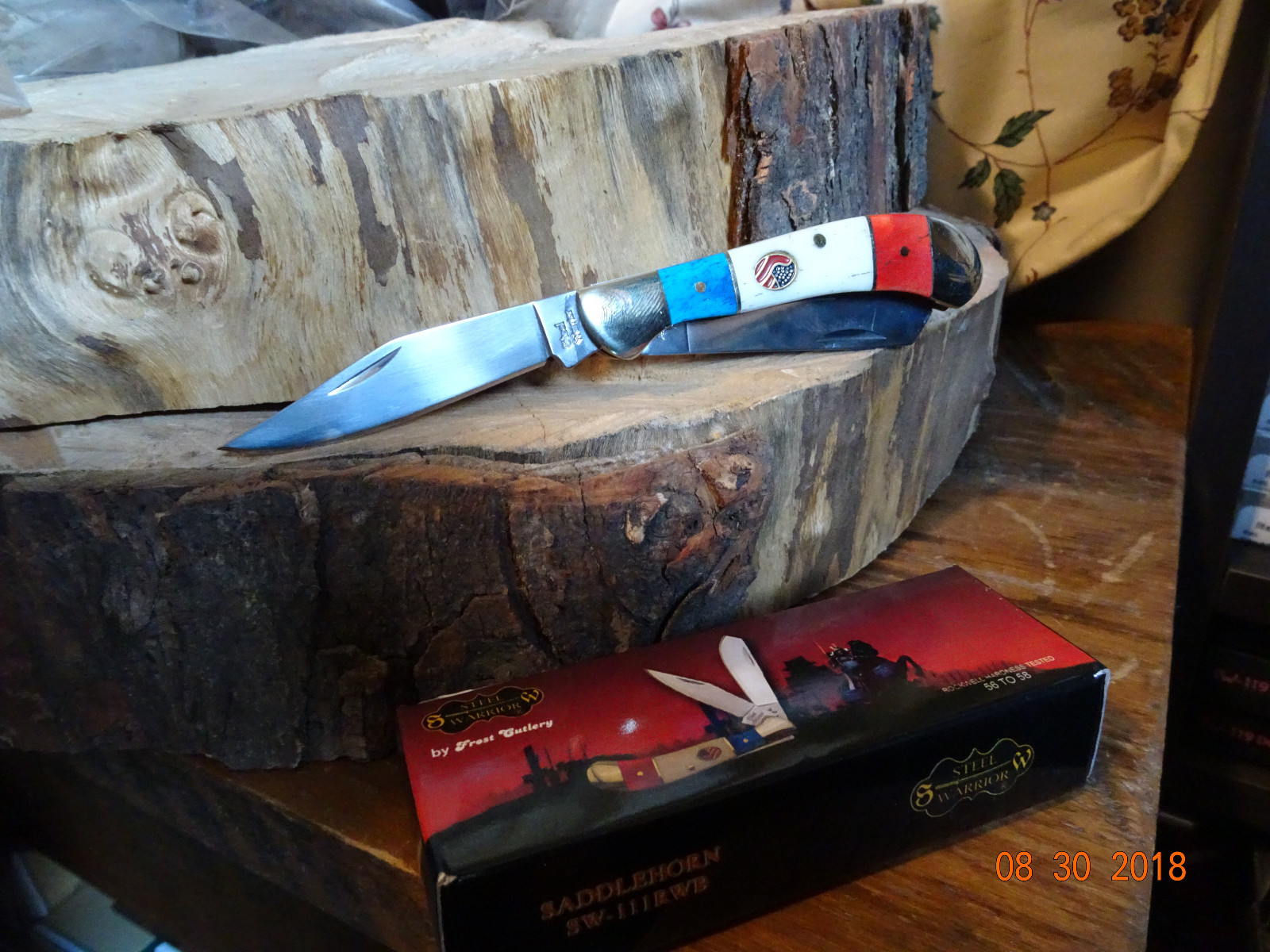 STEEL WARRIOR 3 3/8″ CLO SADDLEHORN POCKET KNIFE 440 BLADES RED WHITE BLUE BONE