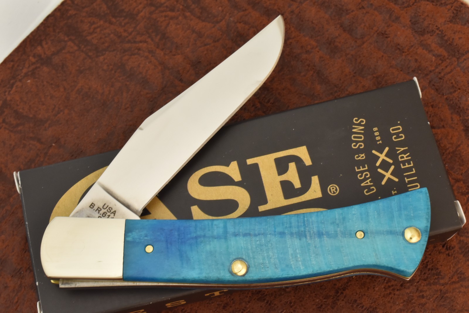 CASE XX USA 2026 SAWCUT CARIBBEAN BLUE BONE AXE HANDLE KNIFE TB61135 SS (36511)