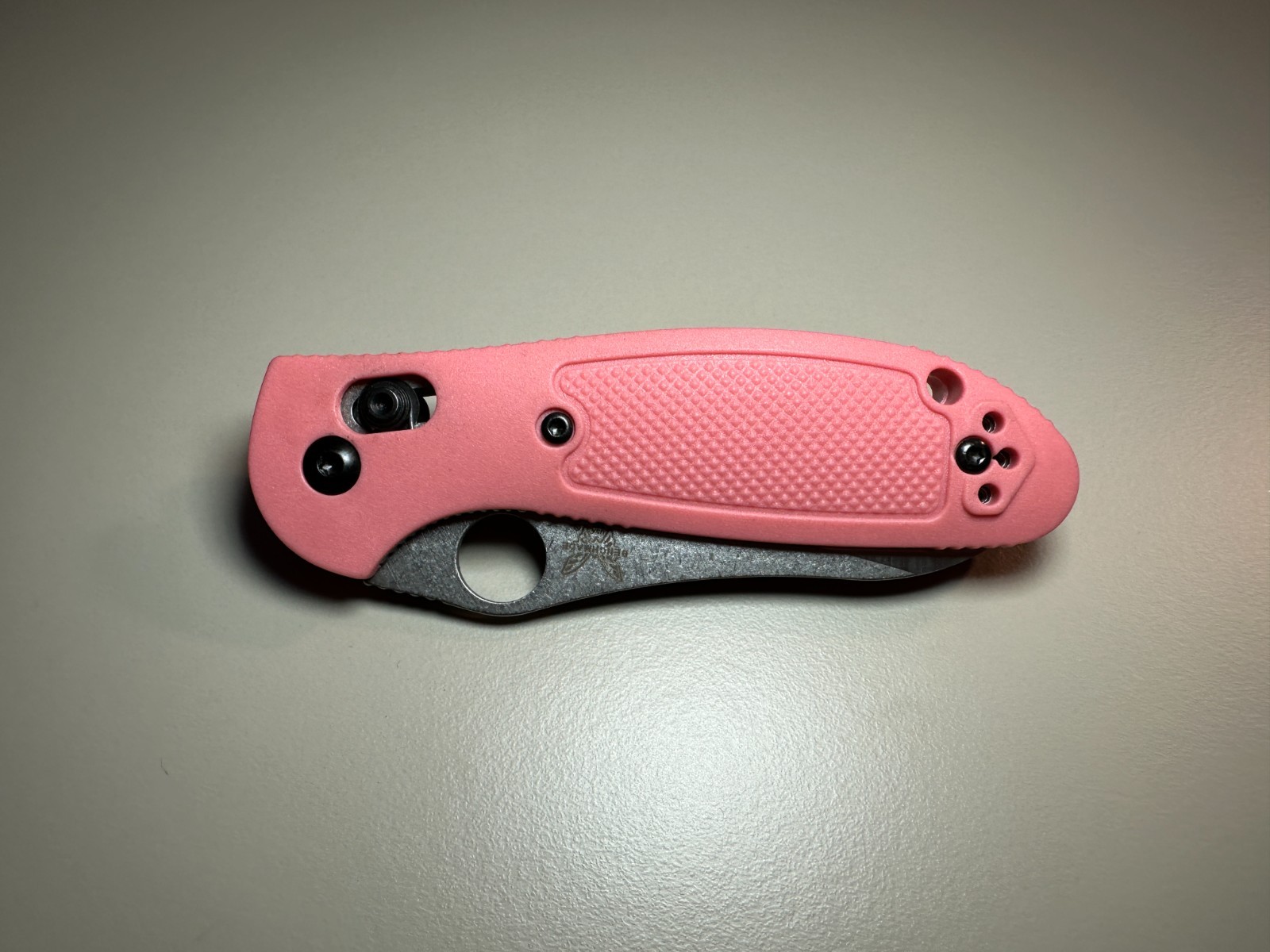 Benchmade 555 Mini Griptilian Pink Nylon Grivory Stainless Folding Knives