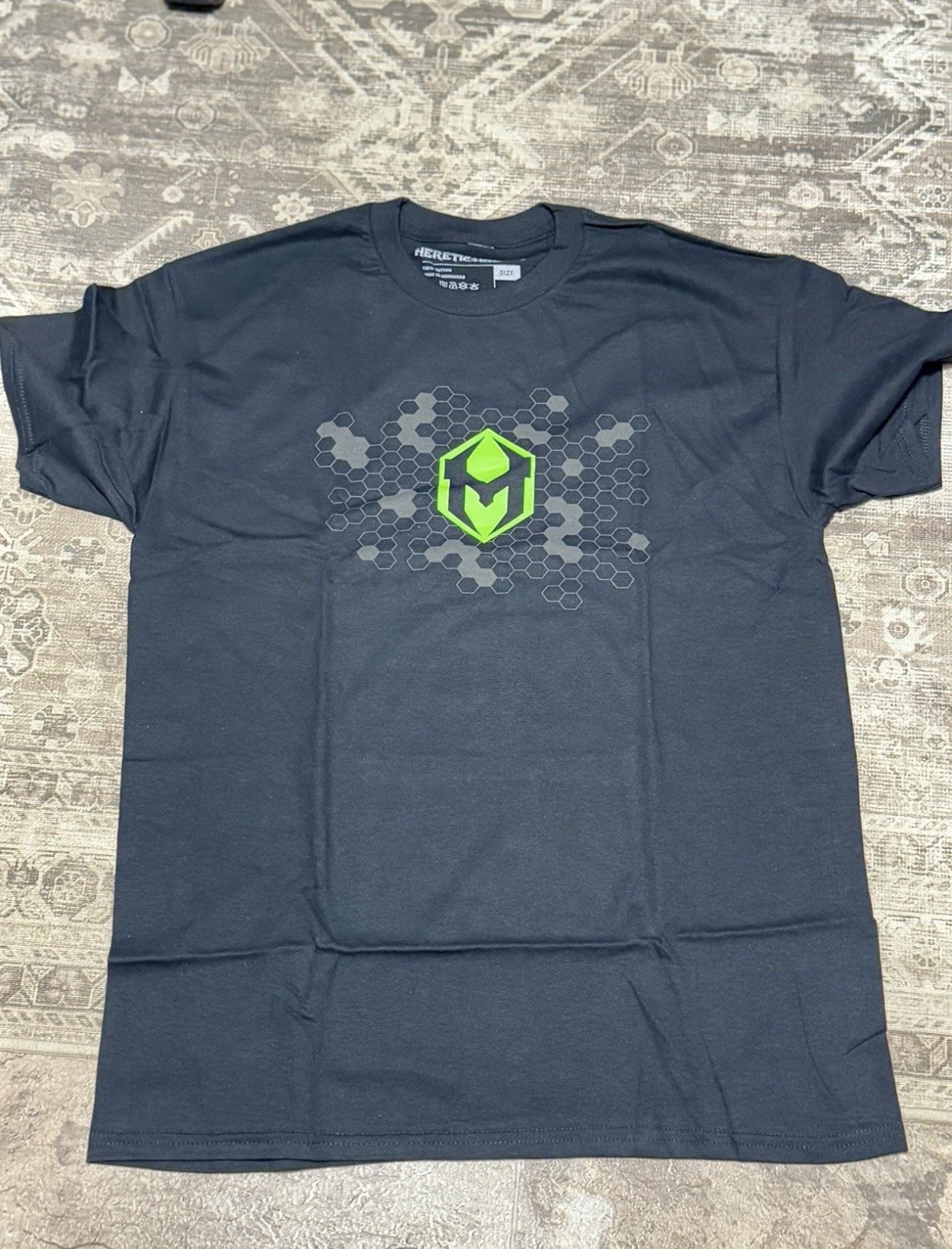 Heretic Knives Combo – Mini Pariah Magnacut Single Edge & Heretic Knives Shirt