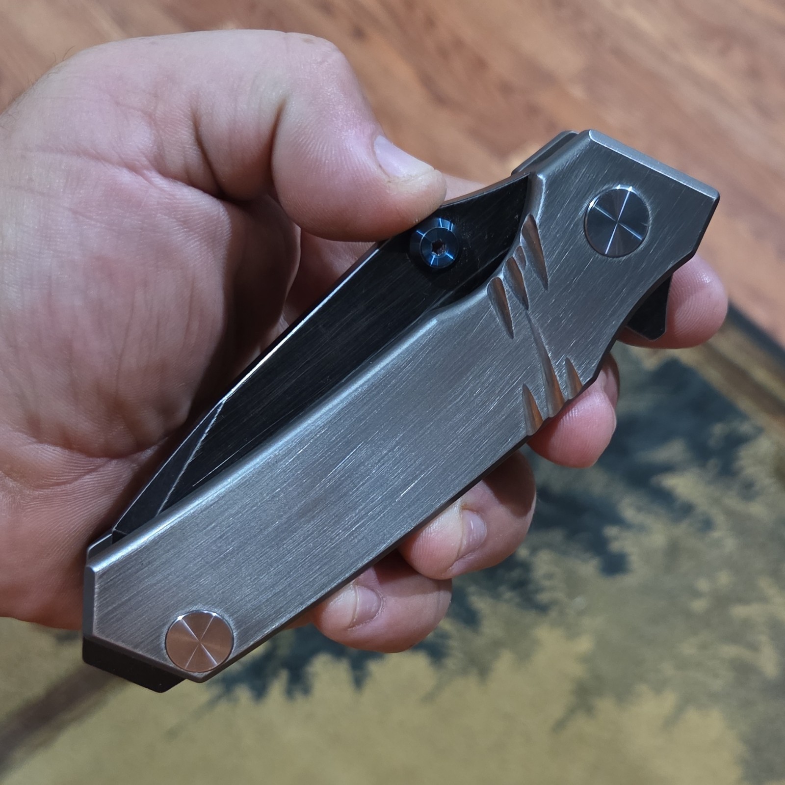 Manual Tanto Pocketknife Titanium Frame Lock Clip Gray Blue Skyke Clone