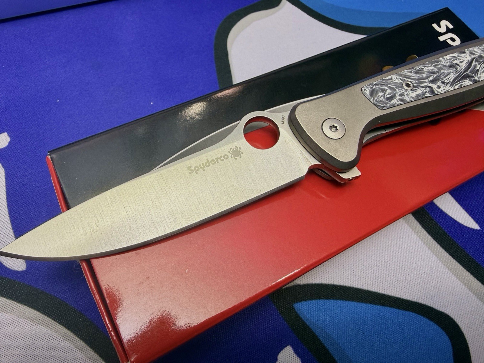 Spyderco SLYM Folding Knife M390 Steel Titanium/Carbon Fiber Handle C271TIP