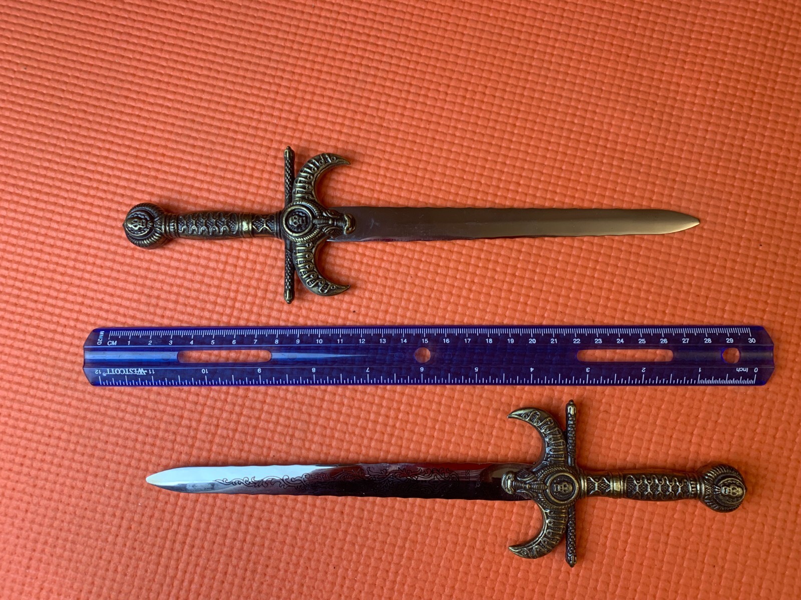 10.8″ 2X Swords and Wood Plaque Wall Display Conan Style Letter Openers – MiS