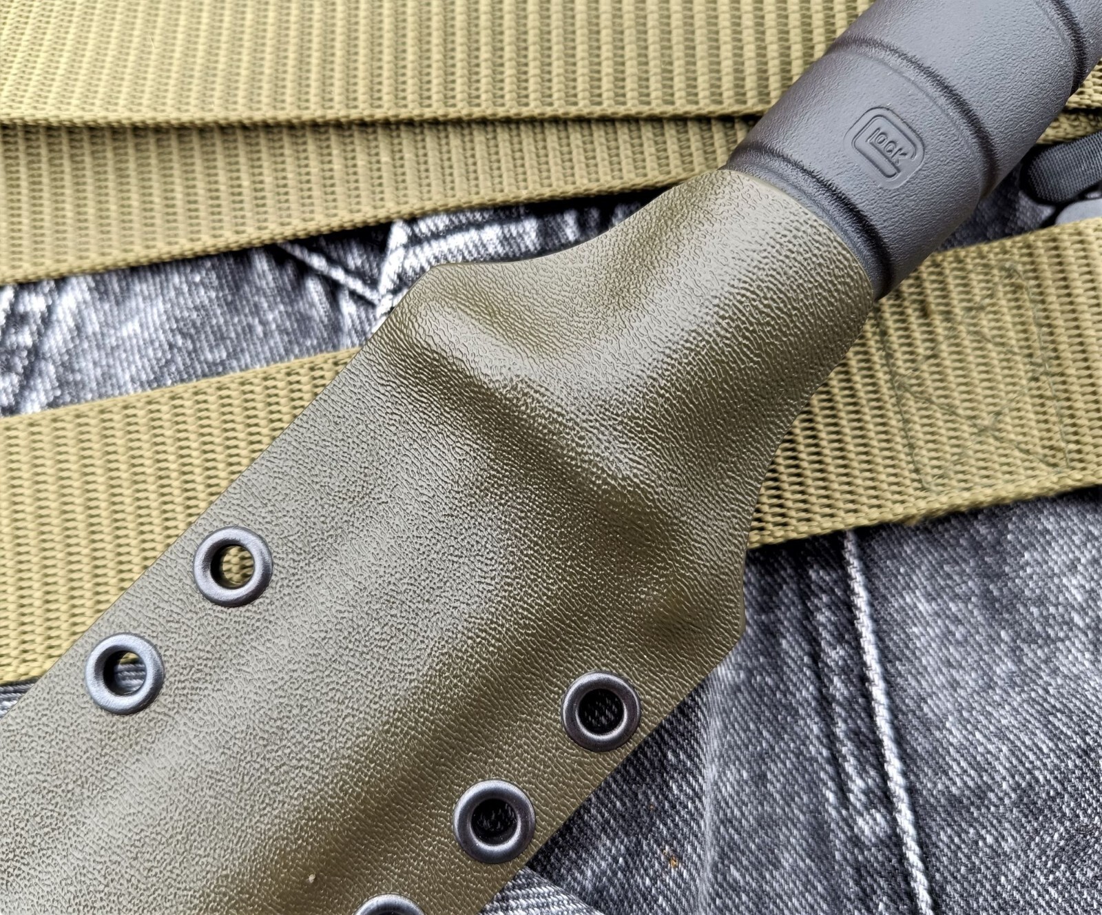 Glock 78/81 custom olive kydex sheath. Only the scabbard. Scabbard with mount