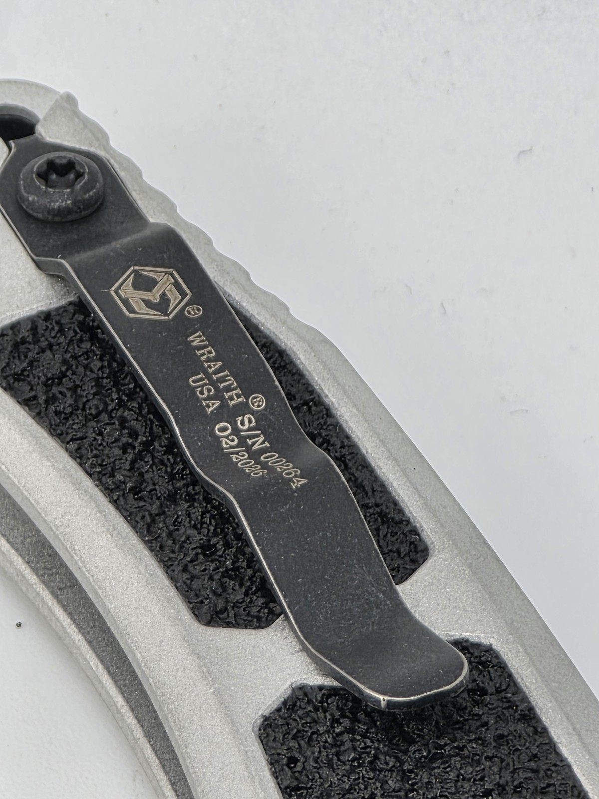 Heretic Knives Wraith V4 Manual Blizzardworn H001-8A-BLZ MagnaCut