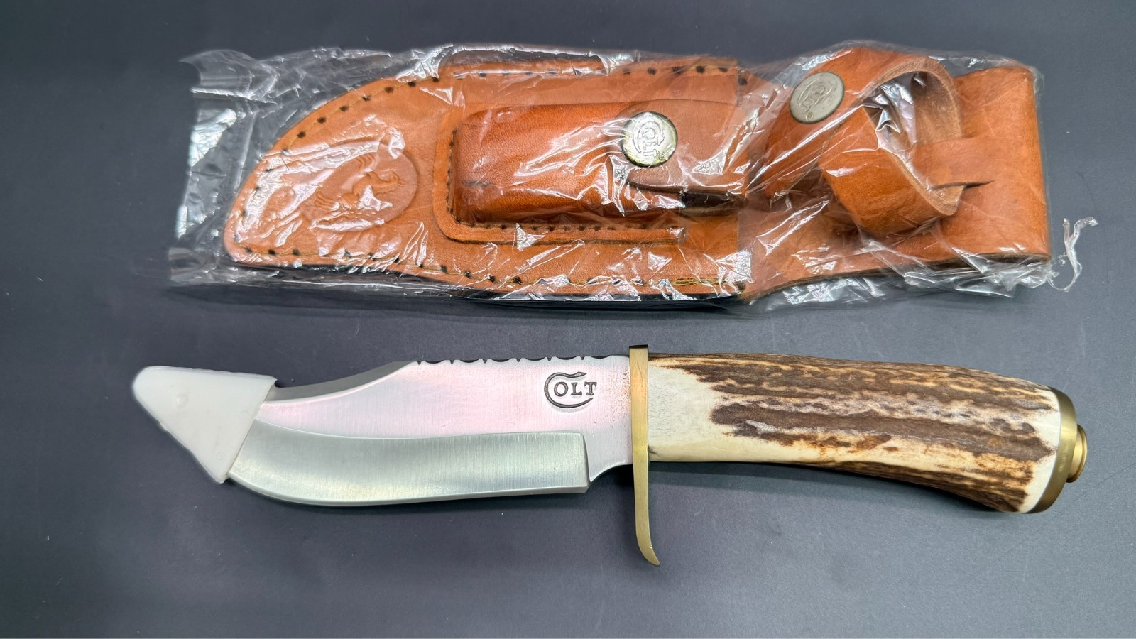 Colt CT-30645 .45 Stag Bowie Hunting Knife 5.5″ 440A Leather Sheath Box