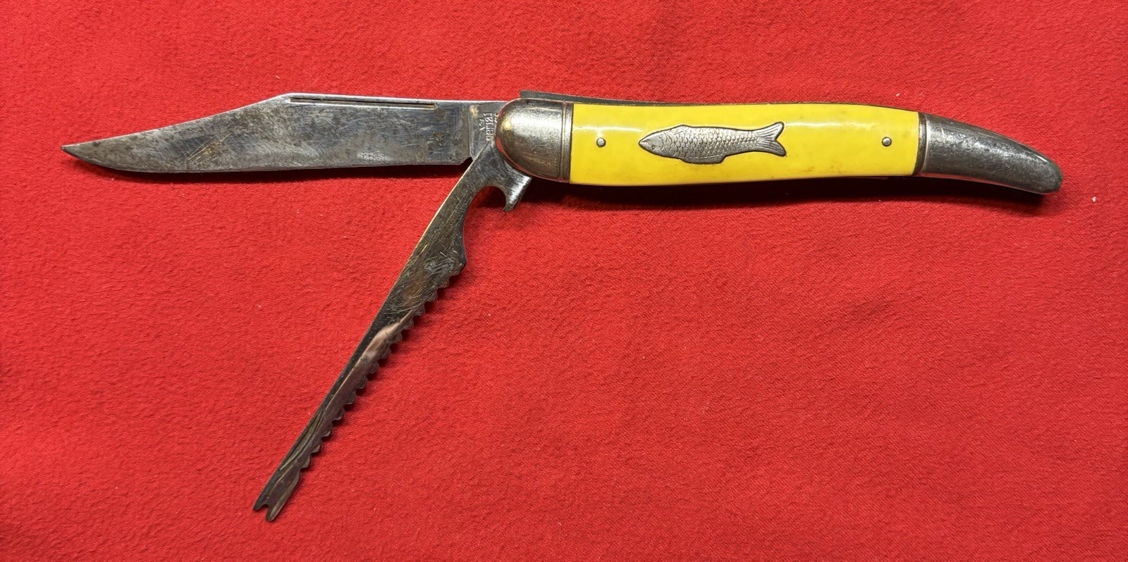 Vintage Imperial Prov USA Yellow Fishing Knife with Folding Blade and Scaler