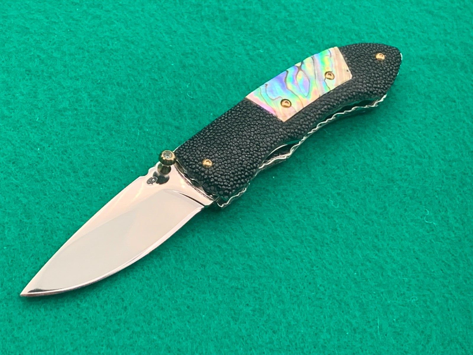 CUSTOM TAWEESAK KNIFE MOTHER OF PEARL / CASE NONE BETTER MUSEUM QUALITY) w/CASE