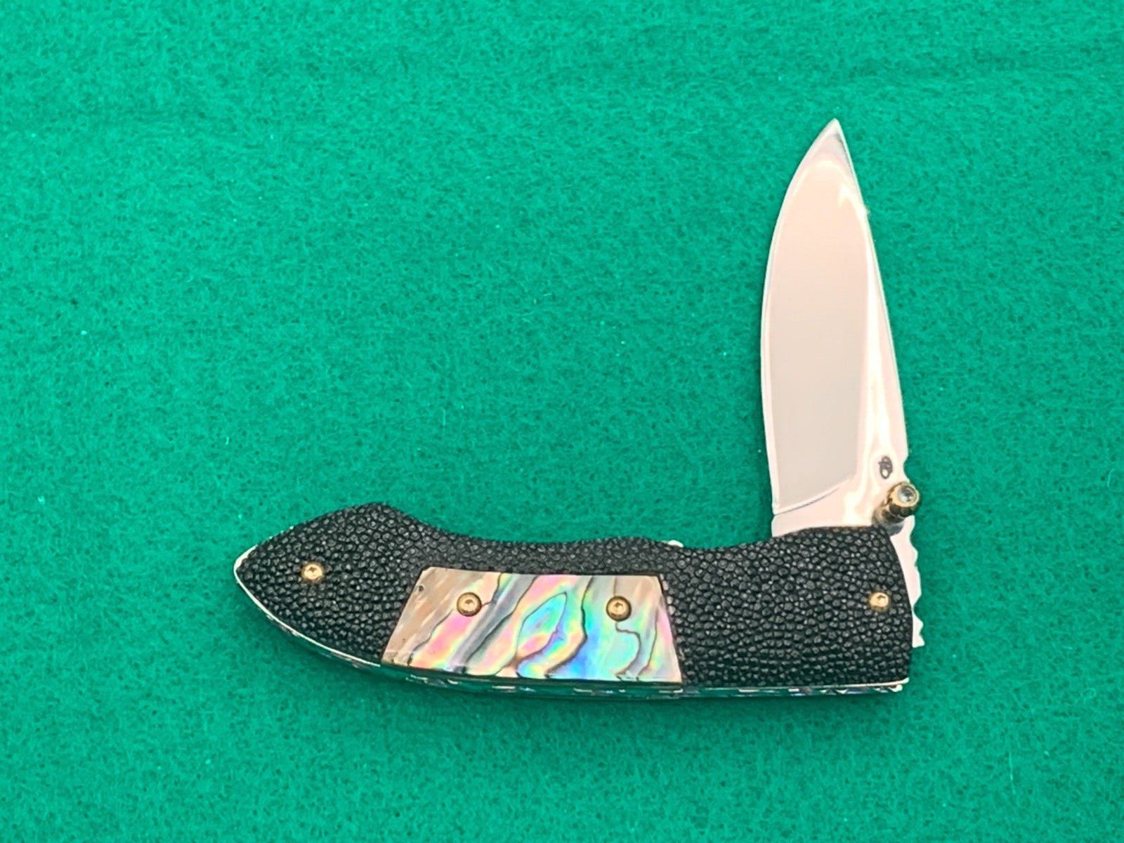 CUSTOM TAWEESAK KNIFE MOTHER OF PEARL / CASE NONE BETTER MUSEUM QUALITY) w/CASE