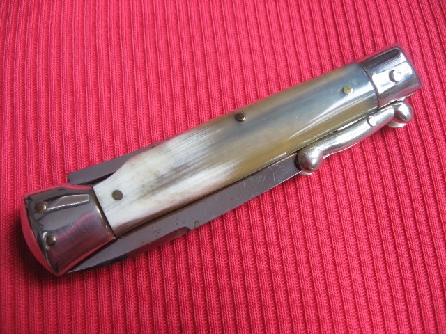 Vintage Italian 1960’s Manual Swing Guard Knife