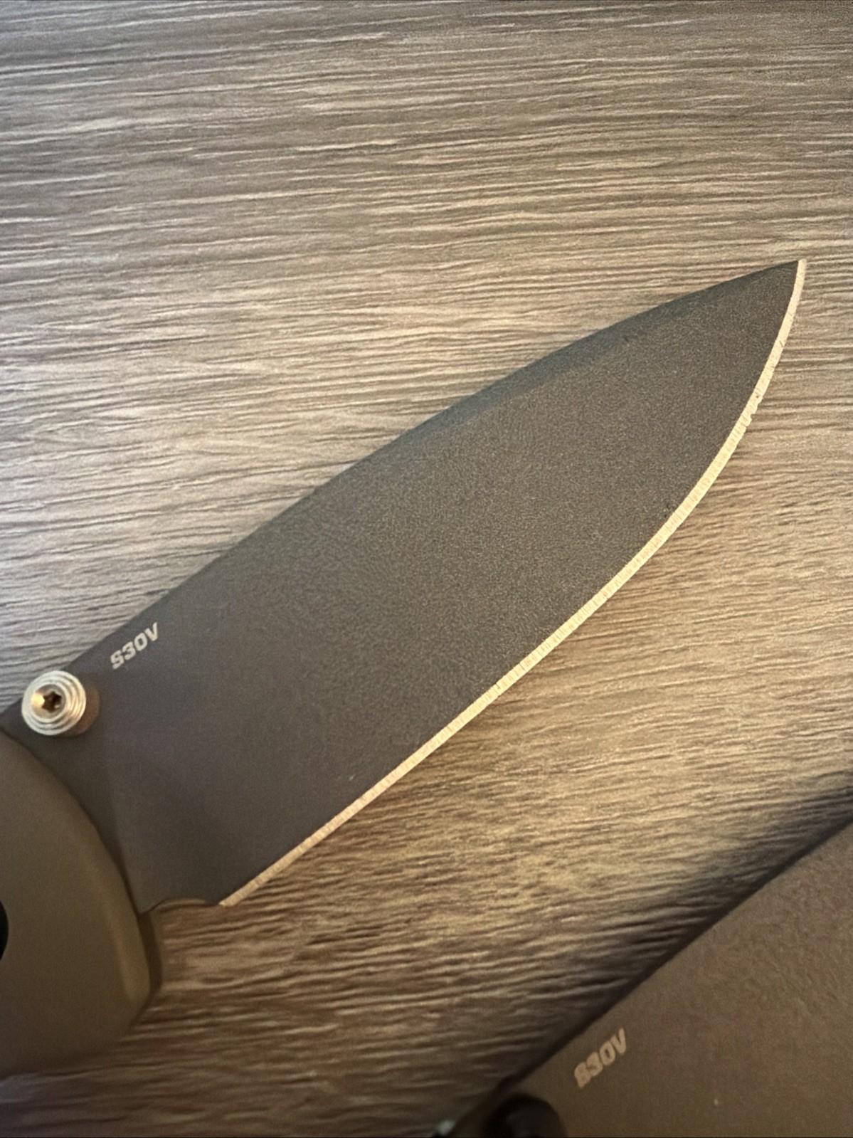 Set Of 2 Benchmade knives-533 Mini Bugout Sea Foam/535 Bugout Ranger Green