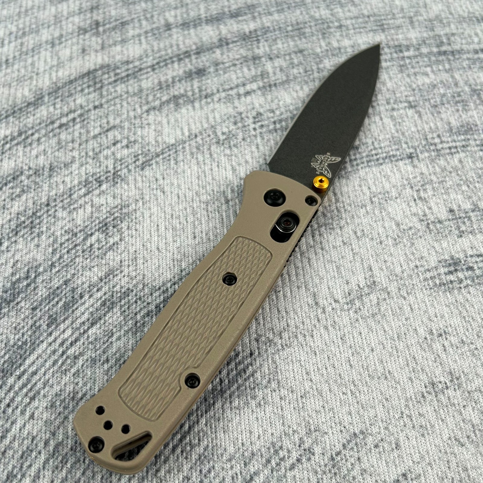 Benchmade Bugout 535GRY-1 |Gray Handle CPM-S30V Stainless Steel Folding knife