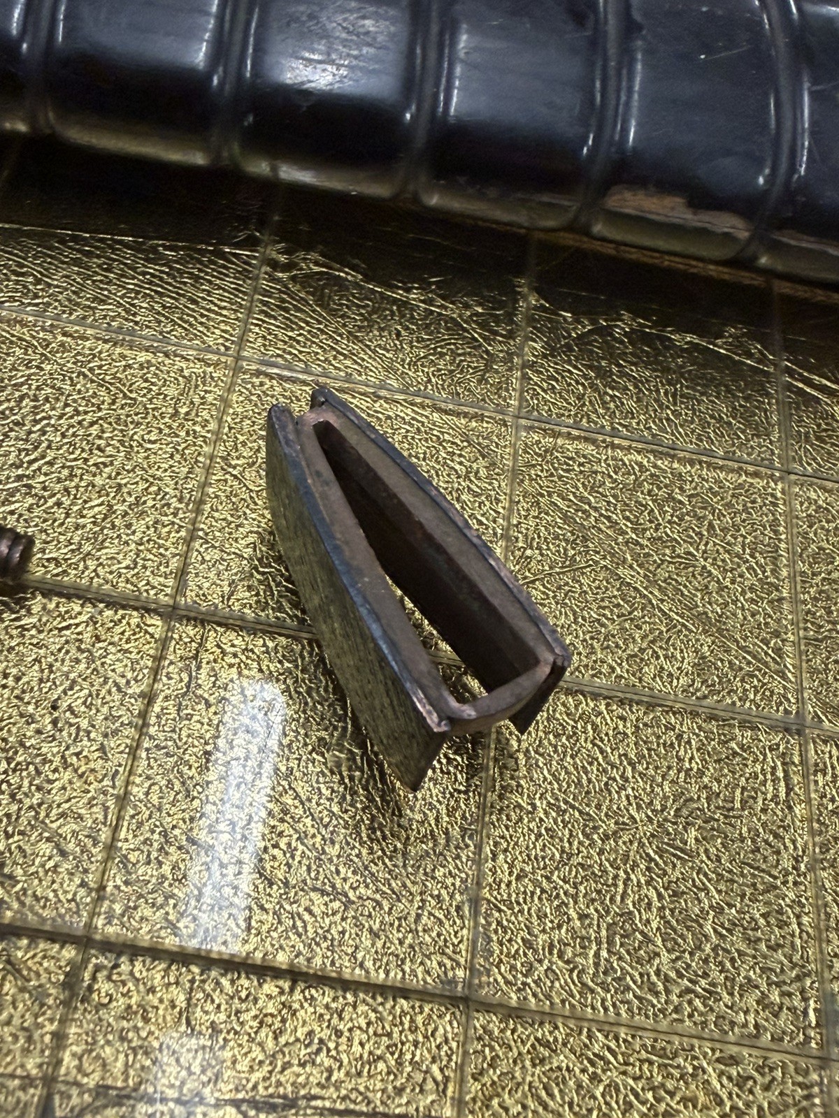RARE Japanese tanto short sword with black-lacquered ribbed wood hilt