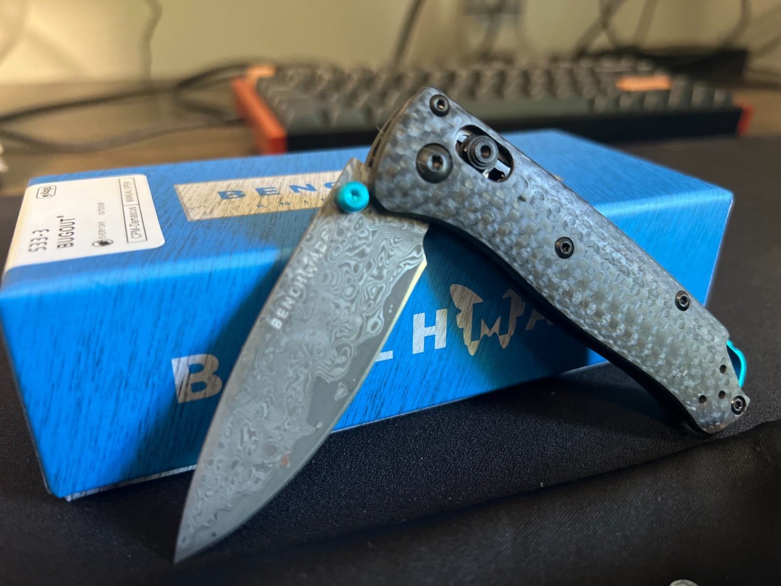 Benchmade Bugout 535 – CARBON AXIS Lock DAMASCUS – NEW