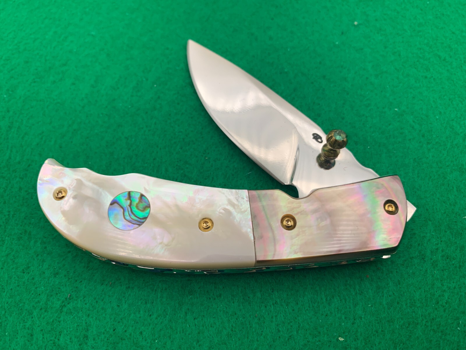 CUSTOM TAWEESAK KNIFE MOTHER OF PEARL / CASE NONE BETTER MUSEUM QUALITY) RARE 1