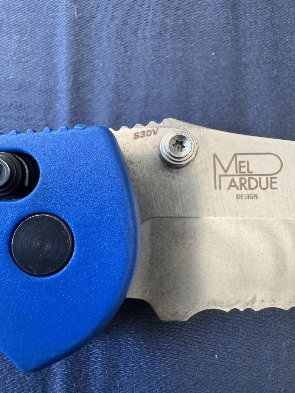 Benchmade 551 USA Mel Pardue S30V Griptilian Blue Handle Combo Edge Shamrock