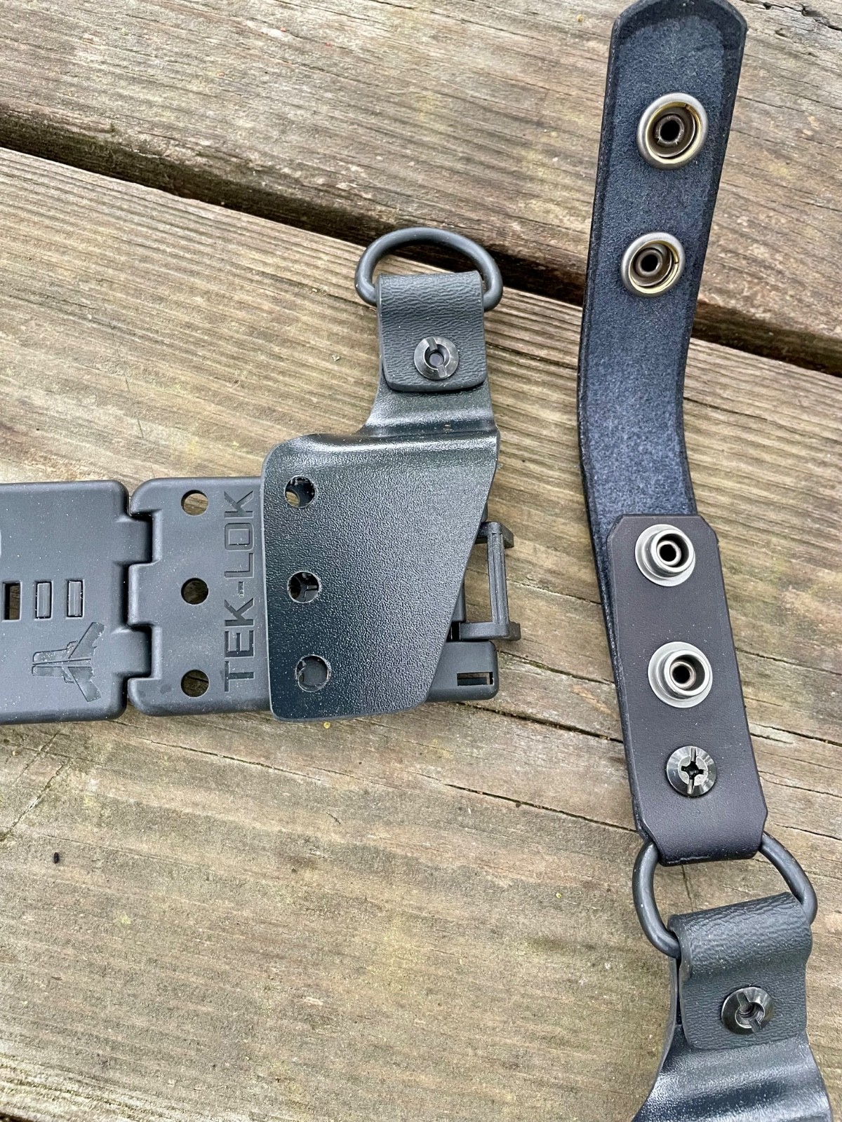 Universal Dangler (no knife or sheath included)