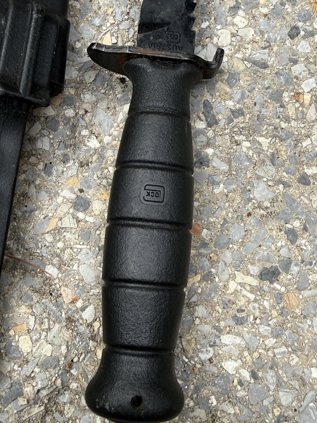 Glock Combat/Survival Fixed Blade Knife, Black Clip Point, Sheath, model 81
