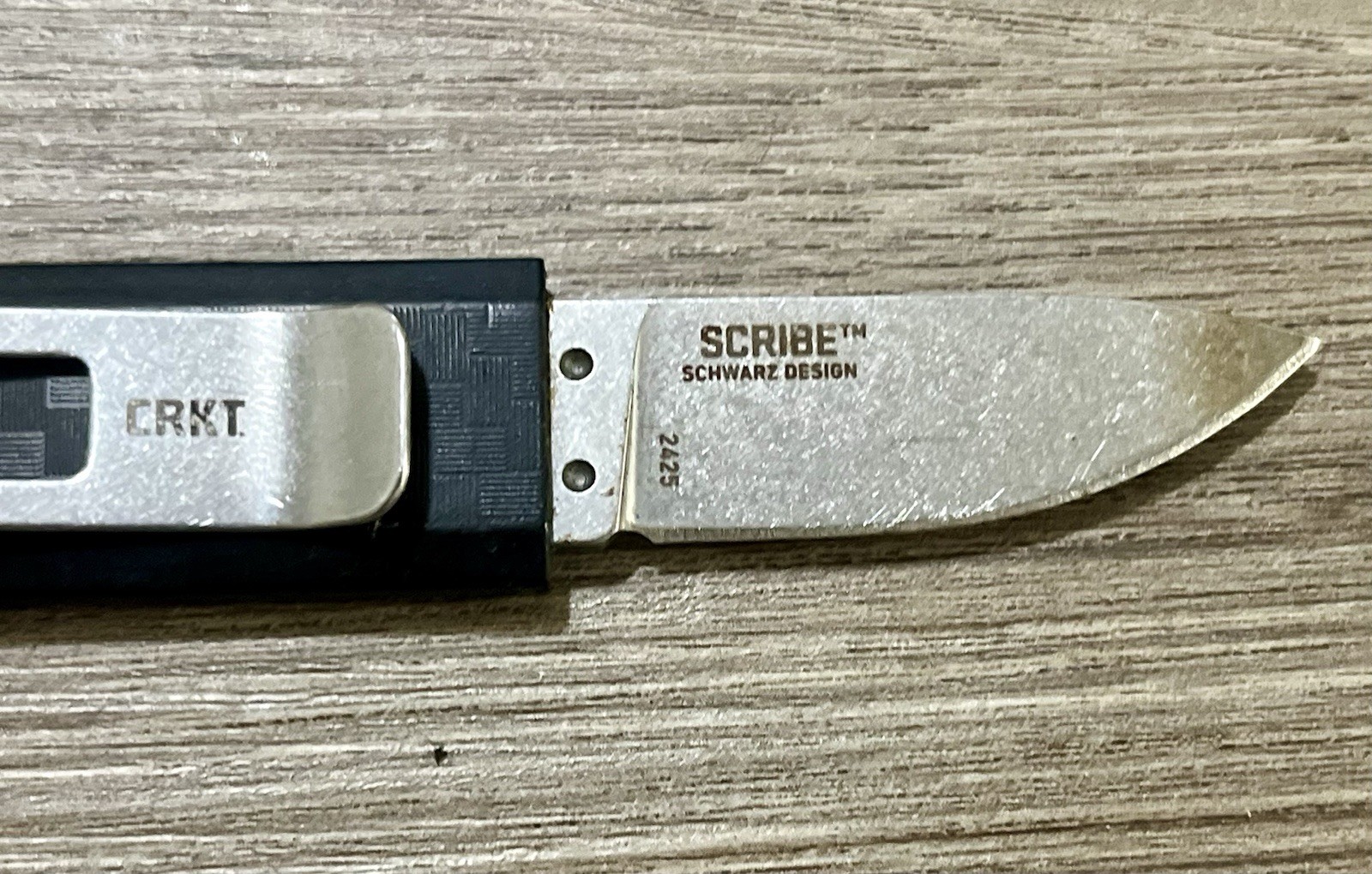 CRKT Scribe EDC Small Pocket Fixed Blade Knife 2425 Schwarz Design Light Damage