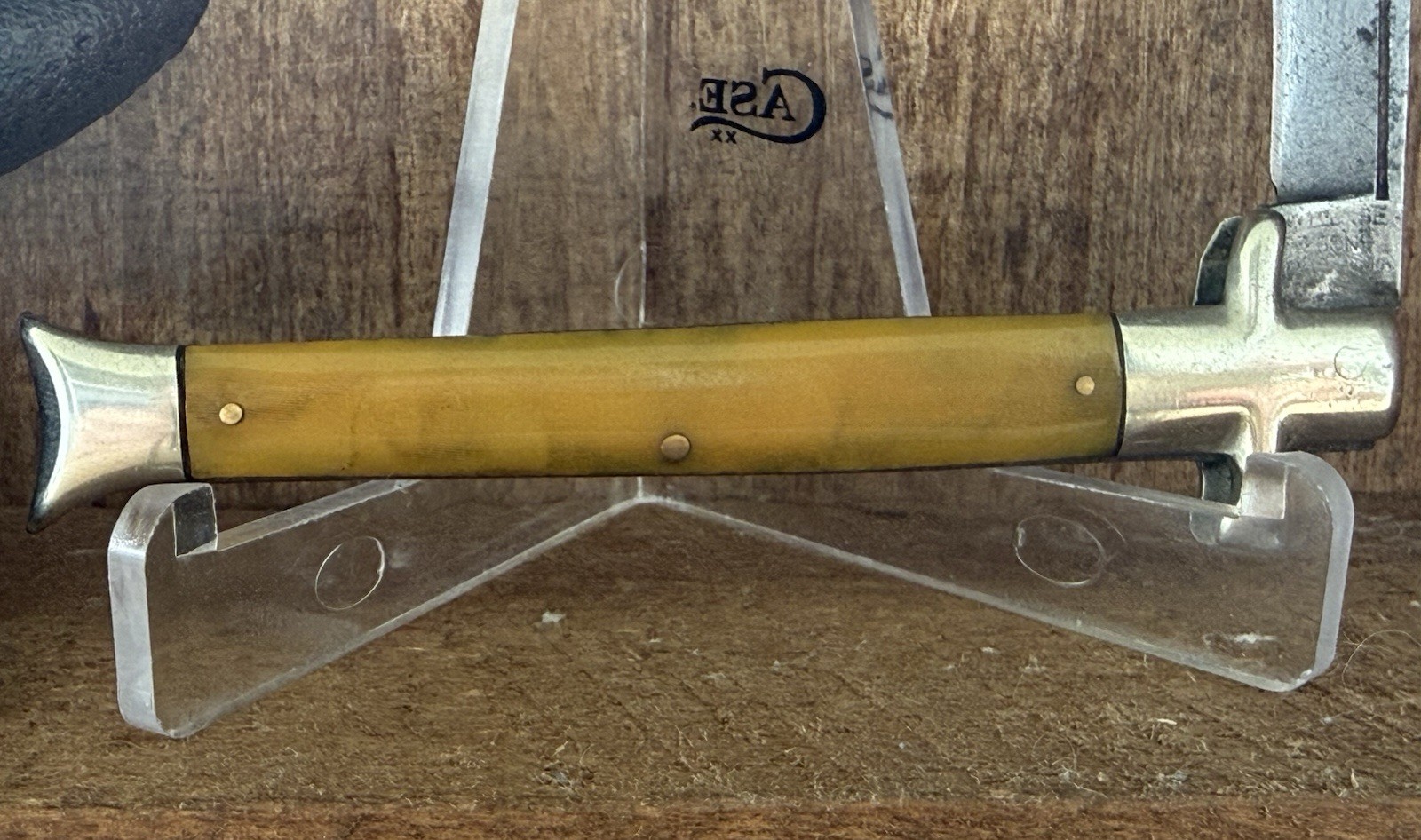 W.R. Case & Sons B1051 Fishtail Bow Tie Knife 1905-1914 Yellow Antique Rare