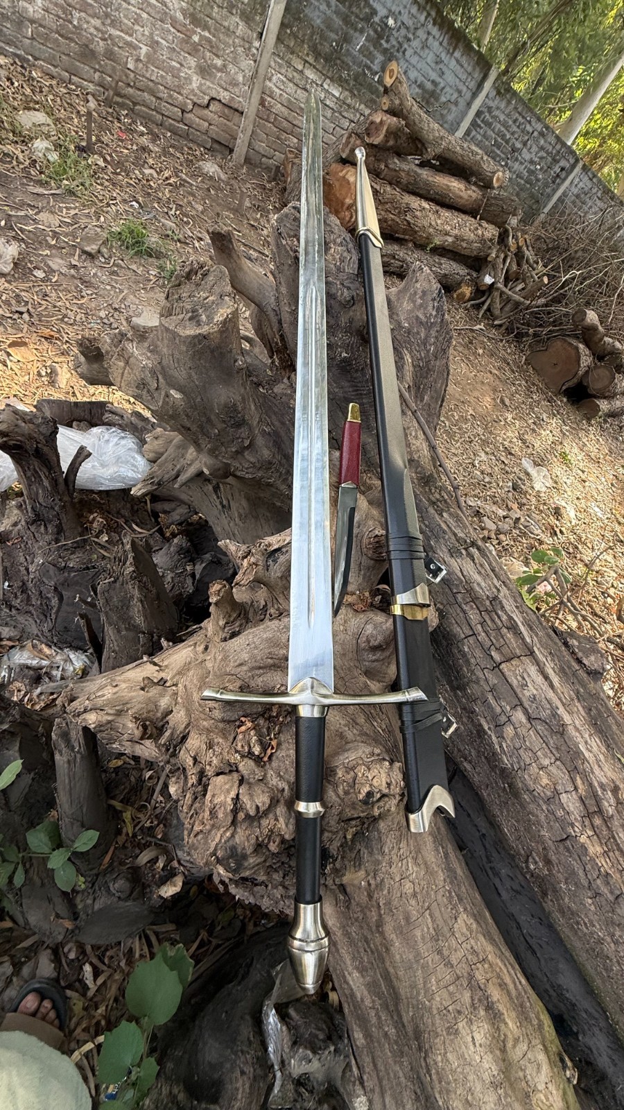 Custom Handmade Carbon Steel Blade Viking Sword , Hunting Sword , Medieval Sword