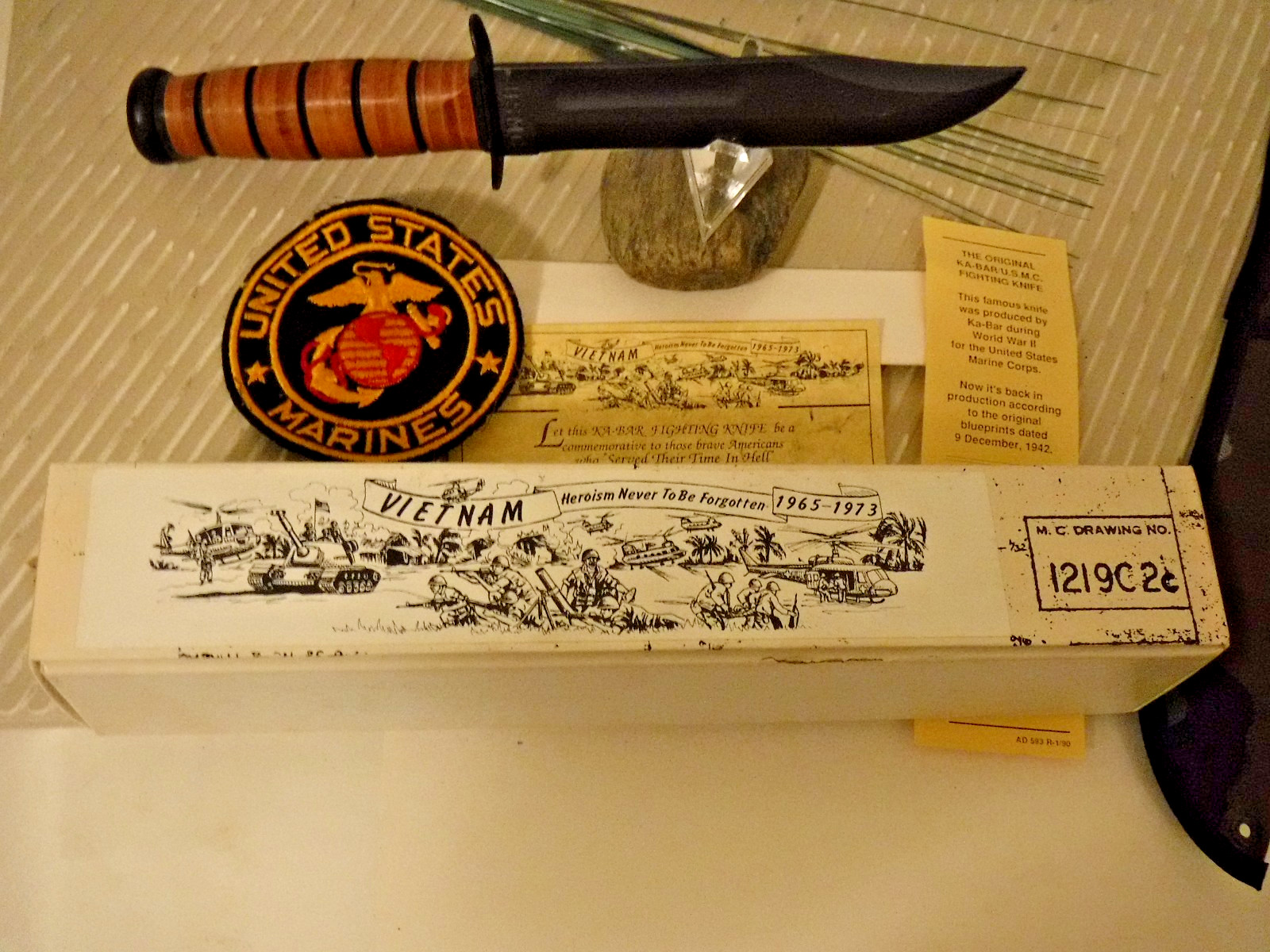 Vietnam Commemorative KA-BAR USMC Fighting Knife in original box 1217.