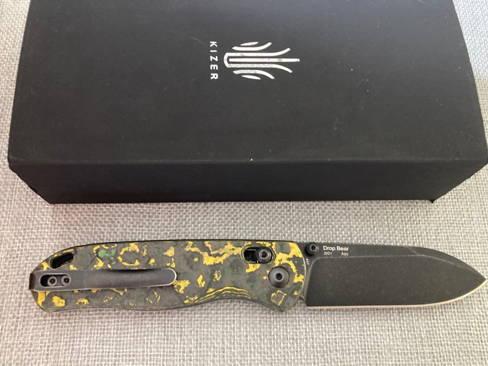 Kizer Drop Bear Clutch Lock Folding Knife CPM-20CV Toxic Storm FatCarbon Handles