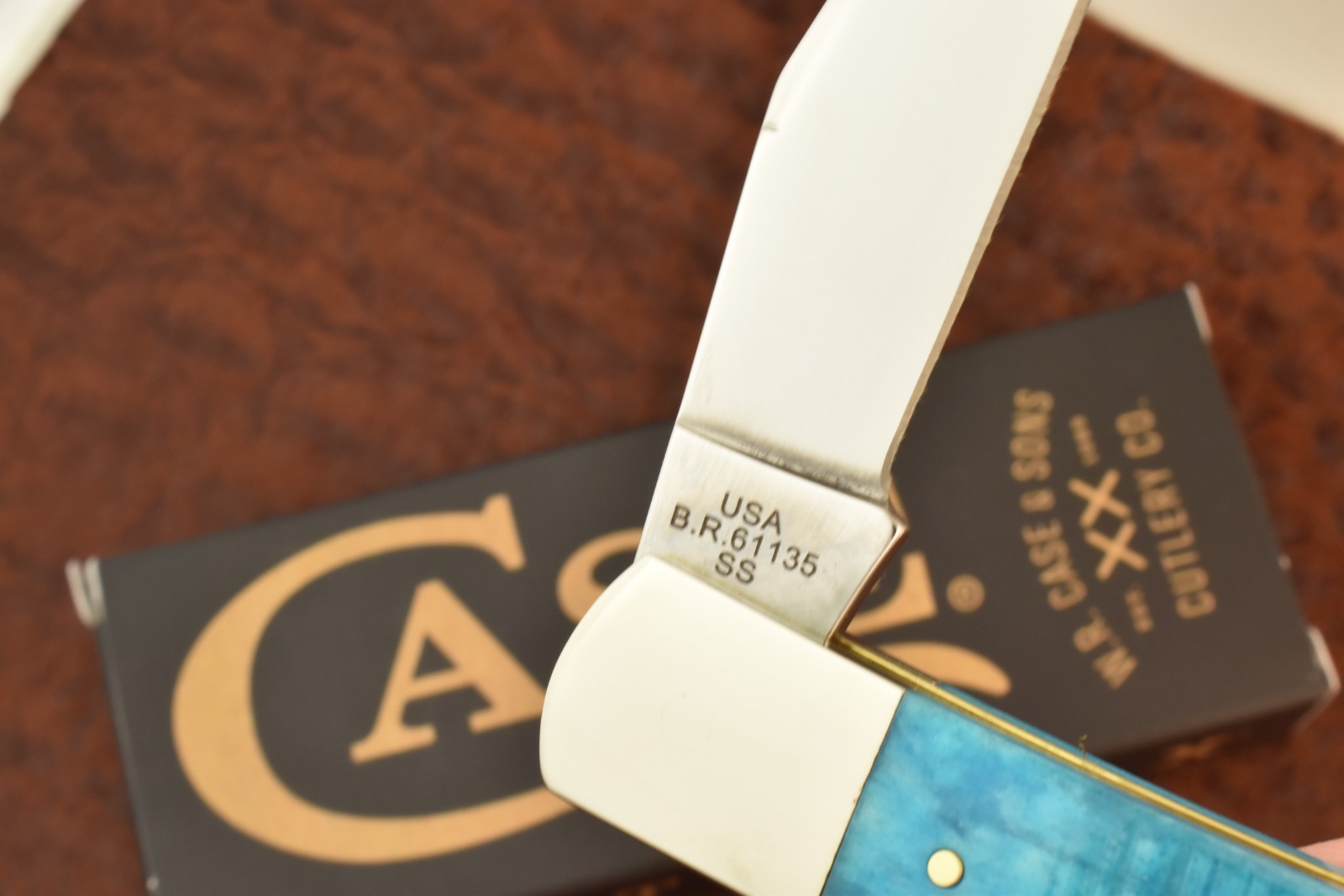 CASE XX USA 2026 SAWCUT CARIBBEAN BLUE BONE AXE HANDLE KNIFE TB61135 SS (36506)